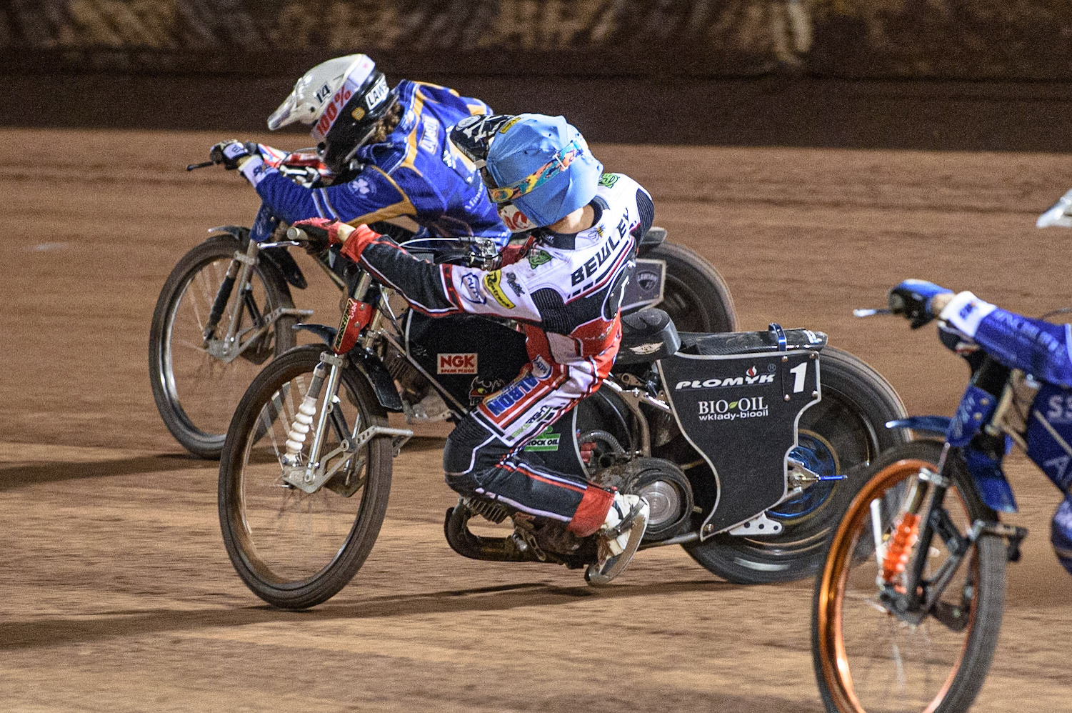 MANCHESTER, UK. AUGUST 23RD    Dan Bewley  (Blue) chases Richard Lawson  (White) during the SGB Premiership match between Belle Vue Aces and King's Lynn Stars at the National Speedway Stadium, Manchester on Monday 23rd August 2021. (Credit: Ian Charles | MI News)