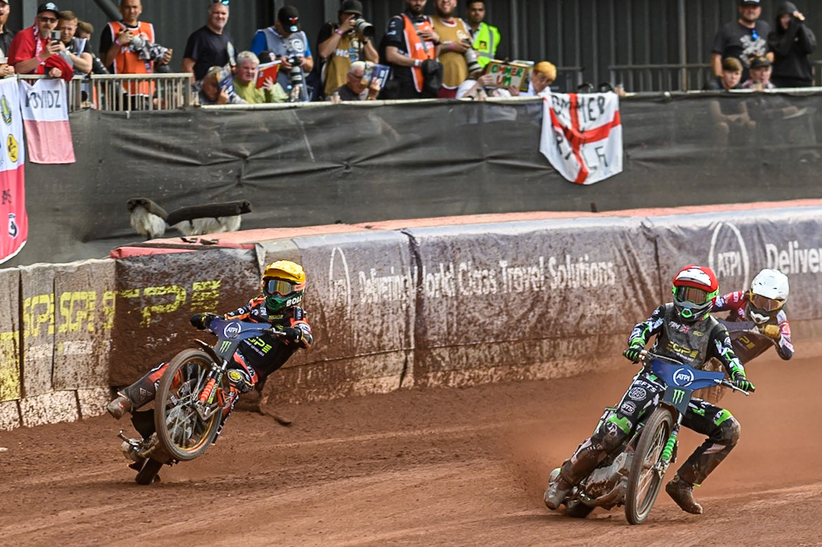 Wild Card Charles Wright (16) of Great Britain in Red leading 415in White as Mikkel Michelsen (155) of Denmark in Yellow picks up some drive during the ATPI FIM Speedway Grand Prix Round 4 at the National Speedway Stadium, Manchester, on Friday 13th June 2025. (Photo: Ian Charles | MI News)