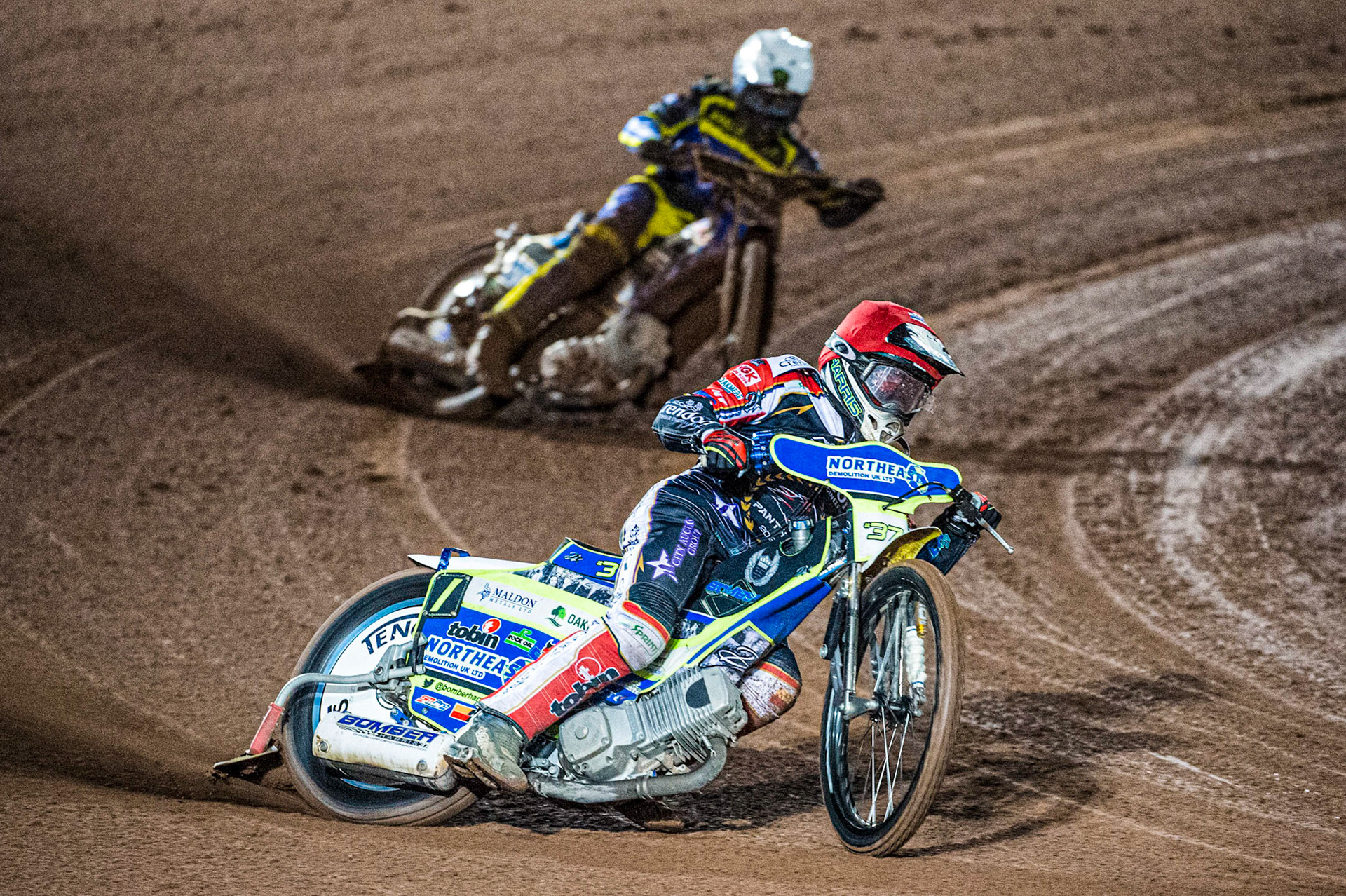 Chris Harris (Red) leads Jack Holder (White)  during the Grant Henderson Pairs at the National Speedway Stadium, Manchester on Thursday 27th October 2022. (Credit: Ian Charles | MI NEWS)
