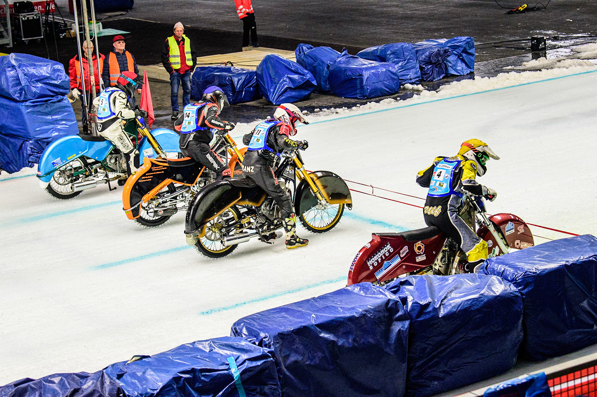 The start of heat 20: (l-r) Beat Dobler (Red), Jouni Seppänen (Blue), Franz Mayerbuchler Snr (White) and Ulf Ledström (Yellow) during the Race of Legends at the Max-Aicher-Arena, Inzell on Friday 17th March 2023. (Photo: Ian Charles | MI News)