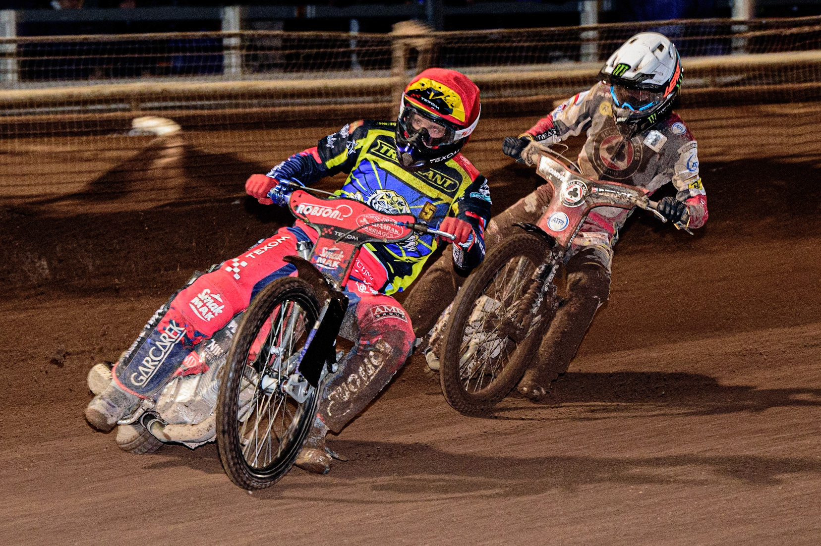 Tobiasz Musielak  (Red) leads Dan Bewley  (White) during the Sheffield Tigers vs Belle Vue Aces meeting in the SGP Premiership at Owlerton Stadium, Sheffield on Thursday 23rd March 2023. (Photo: Ian Charles | MI News)