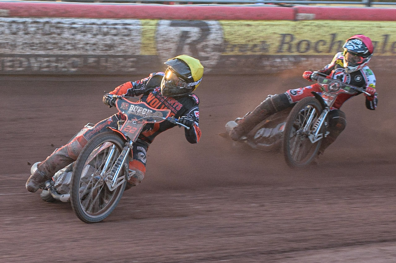 MANCHESTER, UK. JULY 15TH   Ryan Douglas (Yellow) leads Dan Bewley  (Red) during the SGB Premiership match between Belle Vue Aces and Wolverhampton Wolves at the National Speedway Stadium, Manchester on Thursday 15th July 2021. (Credit: Ian Charles | MI News)