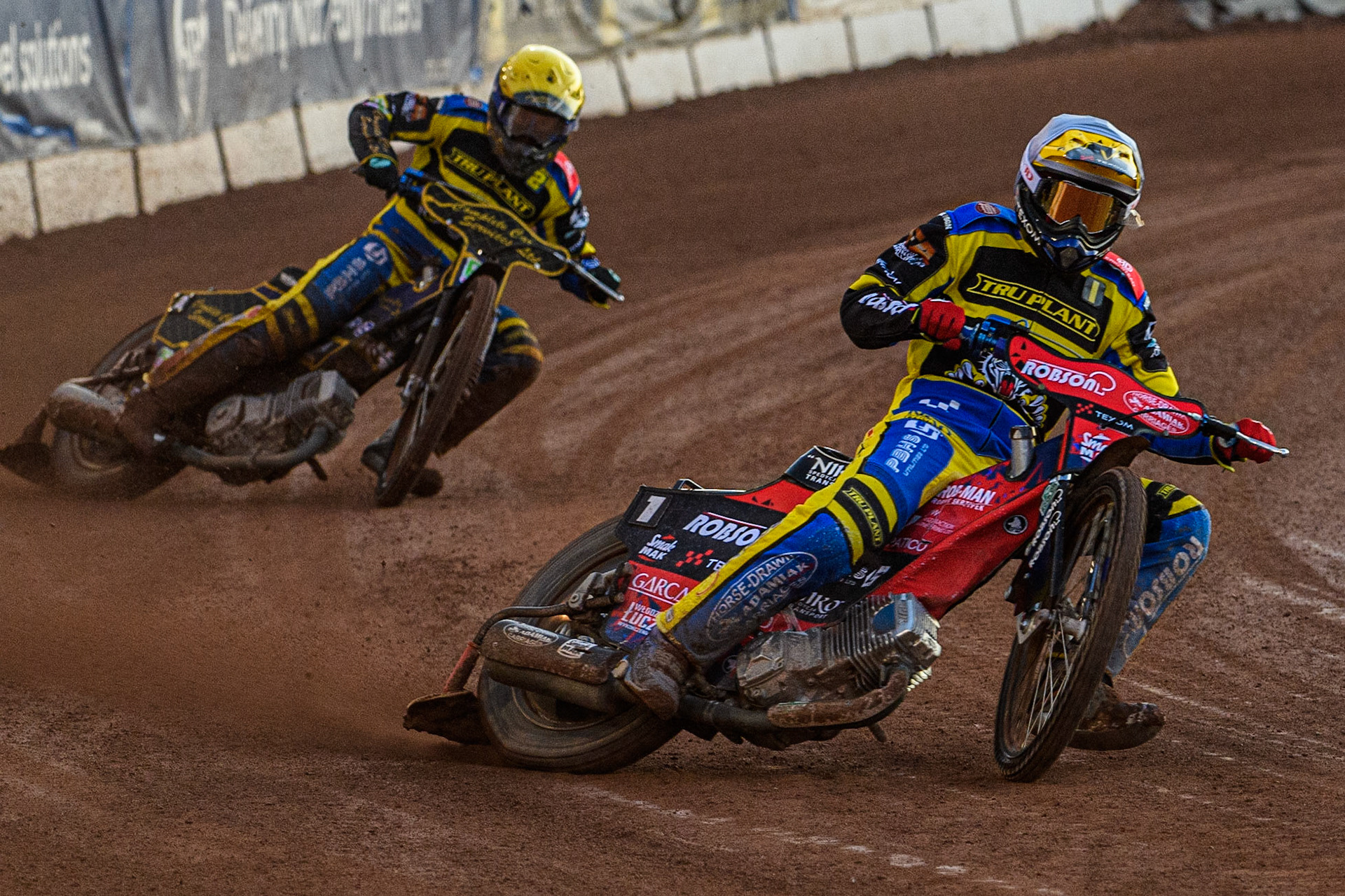 Tobiasz Musielak (White) leads Sheffield TruPlant Tigers team mate Kyle Howarth (Yellow) during the Sports Insure Premiership match between Belle Vue Aces and Sheffield Tigers at the National Speedway Stadium, Manchester on Monday 7th August 2023. (Photo: Ian Charles | MI News)