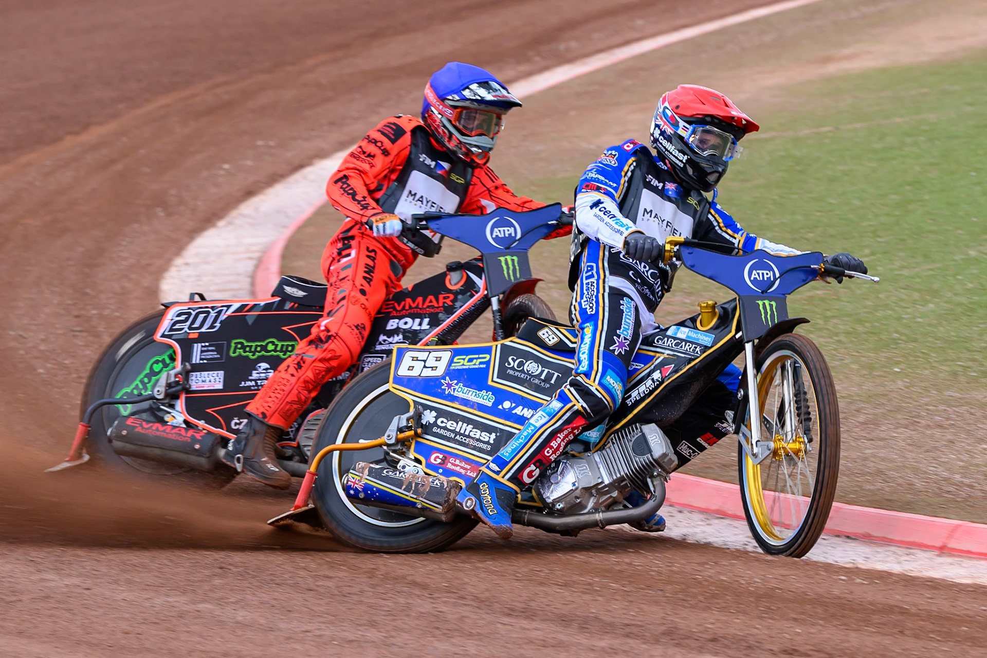 Jason Doyle (69) of Australia in Red leading Jan Kvech (201) of Czech Republic in Blue during the ATPI  FIM Speedway GP of Manchester at the National Speedway Stadium, Manchester on Friday 5th June 2026. (Photo: Ian Charles | MI News)
