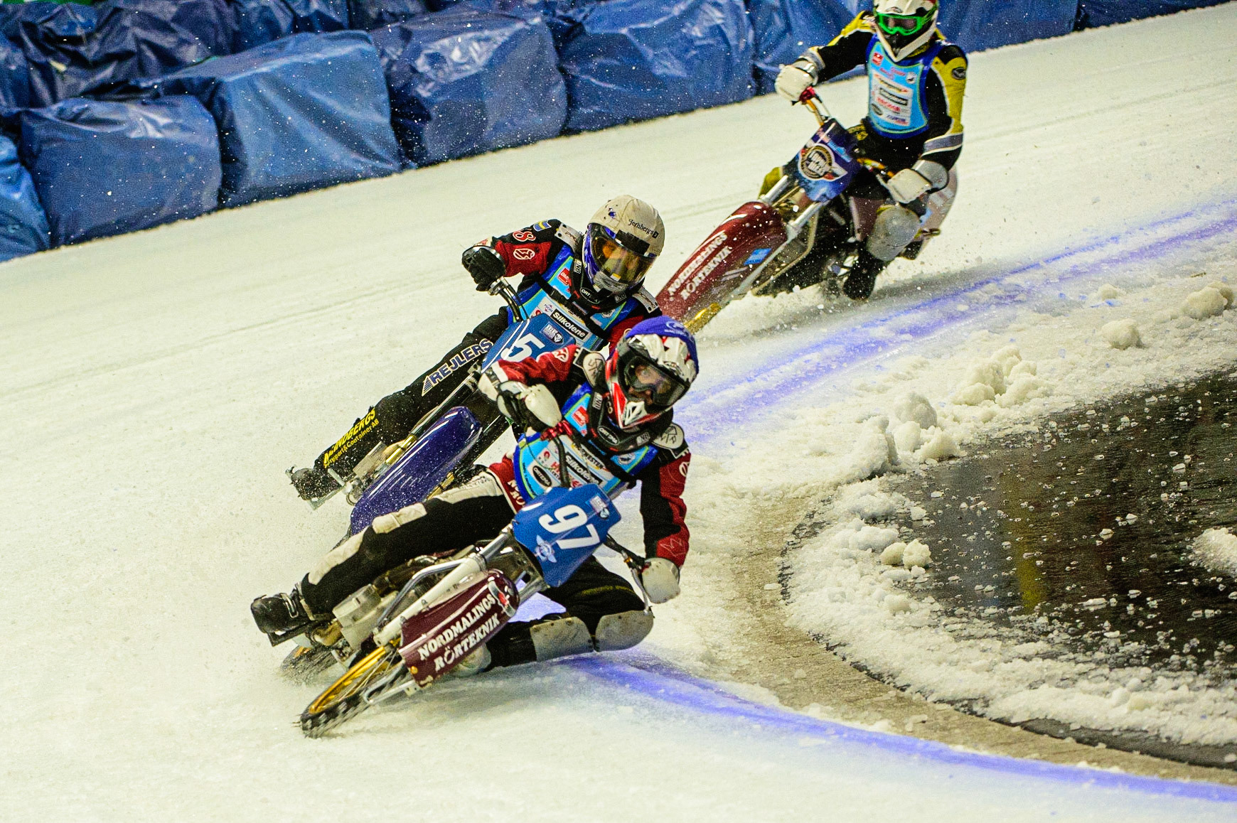 Ove Ledström (Blue) leads \gb123\ (White) and Ulf Ledström (Red) during the Race of Legends at the Max-Aicher-Arena, Inzell on Friday 17th March 2023. (Photo: Ian Charles | MI News)