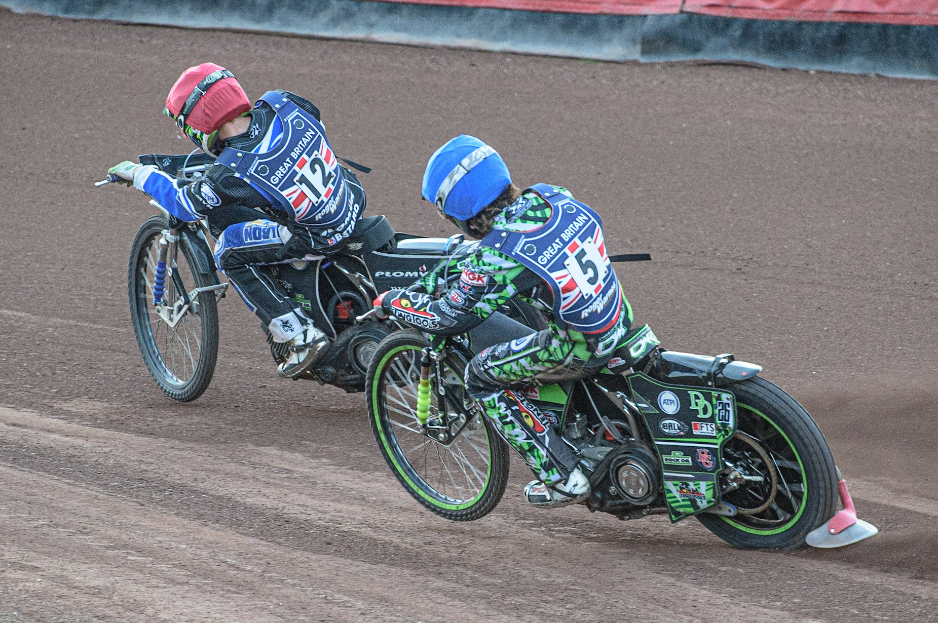 GLASGOW, UK. JUNE 19TH.  Charles Wright (Great Britain) (Blue) chases Dan Bewley (Great Britain) (Red) during the FIM Speedway Grand Prix Qualifying Round at the Peugeot Ashfield Stadium, Glasgow on Saturday 19th June 2021. (Credit: Ian Charles | MI News)