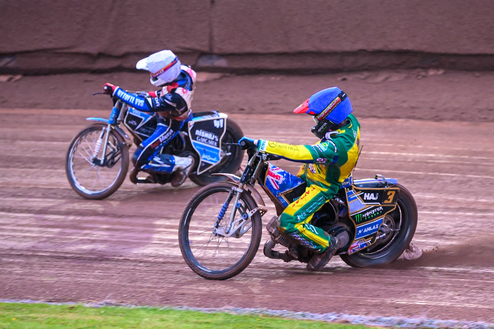 Jack Holder of Australia in Blue chases Frederik Jacobsen of Denmark in White during the Speedway GP Qualifying Round 3 at Allied Ashfield Stadium, Glasgow on Saturday 30th May 2026. (Photo: Ian Charles | MI News)