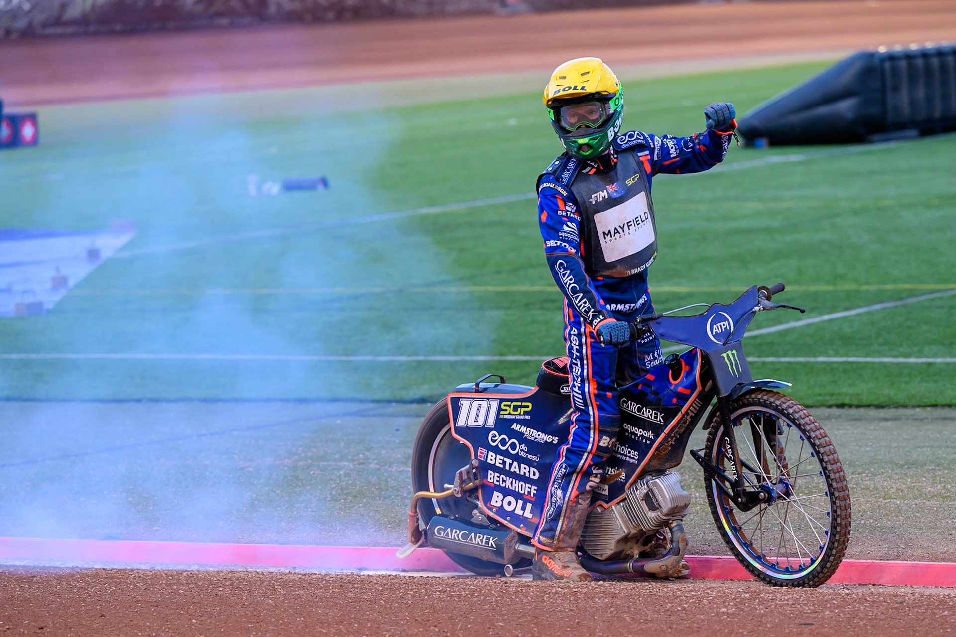 Brady Kurtz (101) of Australia celebrates his win in the Final during the ATPI  FIM Speedway GP of Manchester at the National Speedway Stadium, Manchester on Saturday 6th June 2026. (Photo: Ian Charles | MI News)