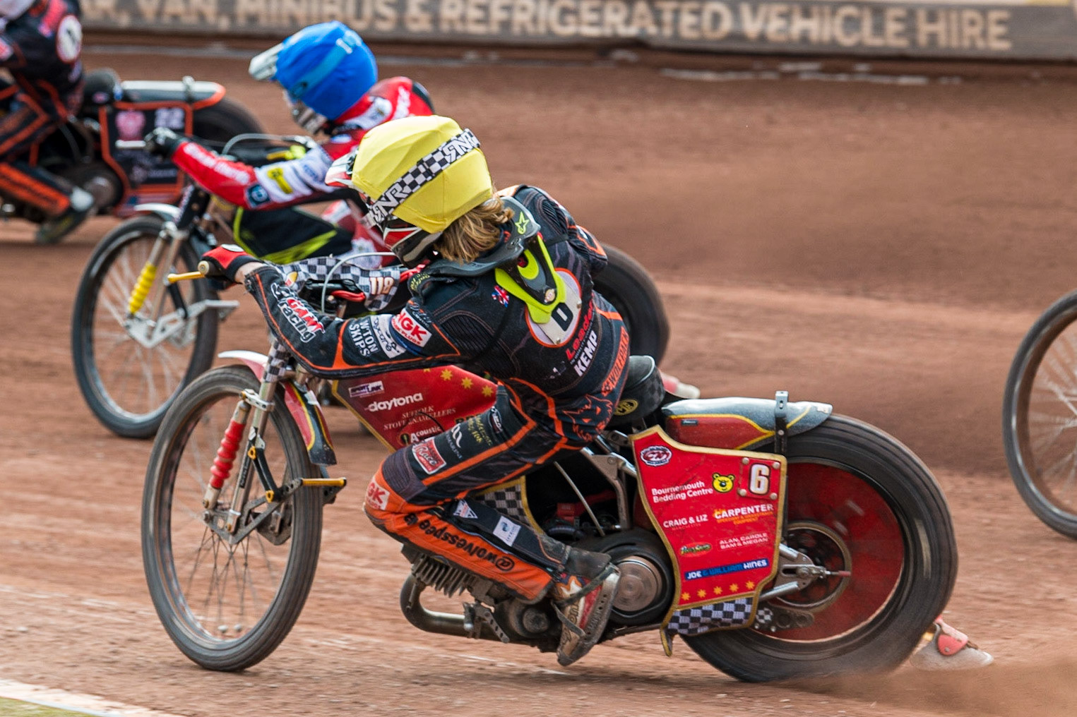 Drew Kemp  (Yellow) chases Jye Etheridge  (Blue) during the SGB Premiership match between Belle Vue Aces and Wolverhampton Wolves at the National Speedway Stadium, Manchester on Monday 29th August 2022. (Credit: Ian Charles | MI News)