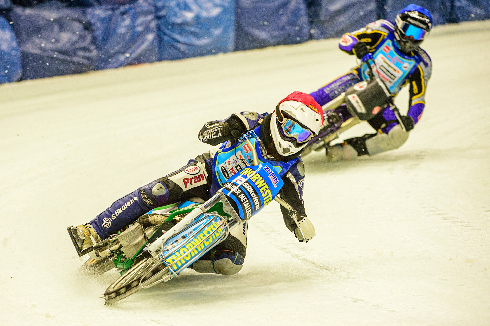 Markus Skabraut (Red) leads Günther Bauer (Blue) during the Race of Legends at the Max-Aicher-Arena, Inzell on Friday 17th March 2023. (Photo: Ian Charles | MI News)