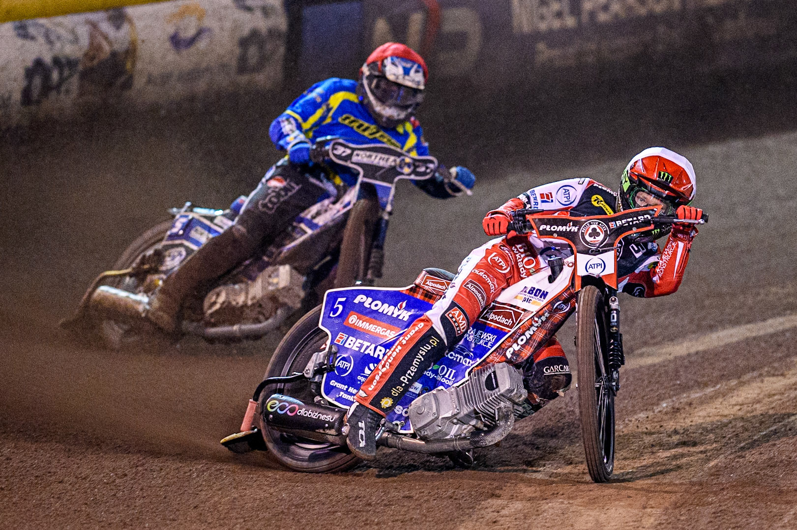 Belle Vue Aces' Dan Bewley  in White leading Sheffield Tigers' Guest Rider Chris Harris  in Red during the Rowe Motor Oil Premiership Play Off Semi Final 2nd leg between Sheffield Tigers and Belle Vue Aces at Owlerton Stadium, Sheffield on Thursday 19th September 2024. (Photo: Ian Charles | MI News)