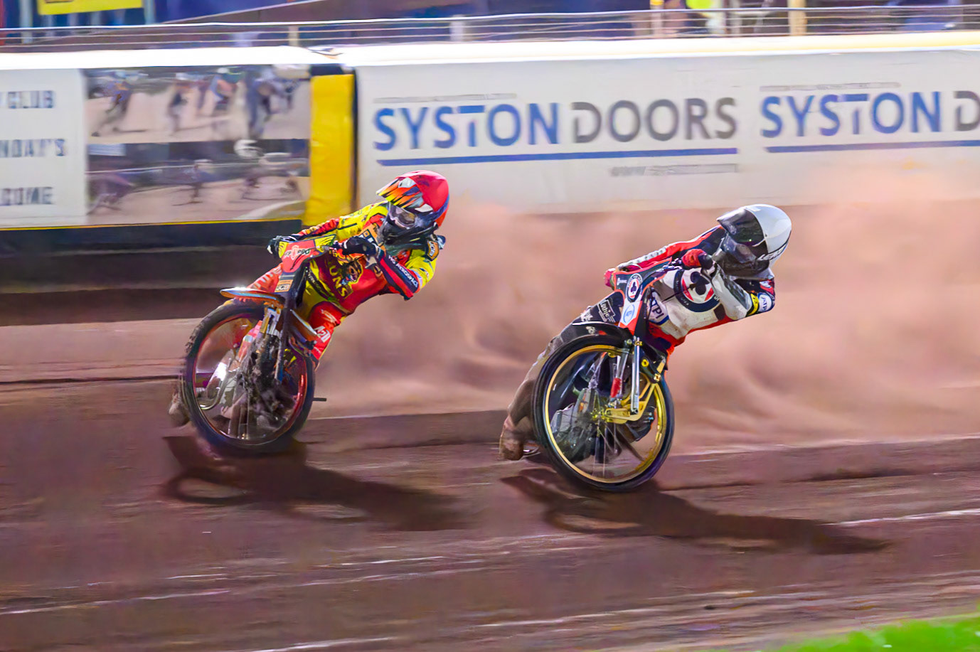 Sam Masters of Leicester Lions in Red rides outside Peter Kildemand of Belle Vue Aces  in White during the Rowe Motor Oil Premiership match between Leicester Lions and Belle Vue Aces at the Hydroscan Arena, Leicester on Monday 7th September 2026. (Photo: Ian Charles | MI News)