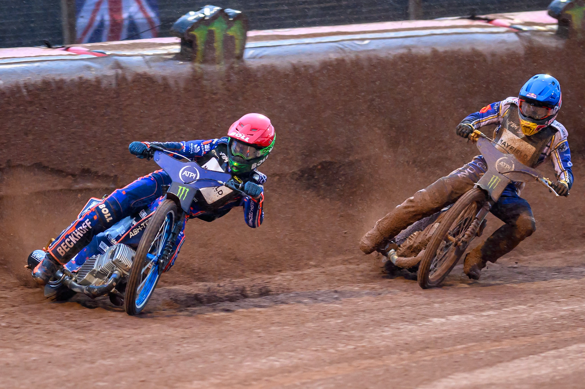 Brady Kurtz (101) of Australia in Red leading Robert Lambert (505) of Great Britain in Blue in the second Last Chance Heat during the ATPI  FIM Speedway GP of Manchester at the National Speedway Stadium, Manchester on Friday 5th June 2026. (Photo: Ian Charles | MI News)