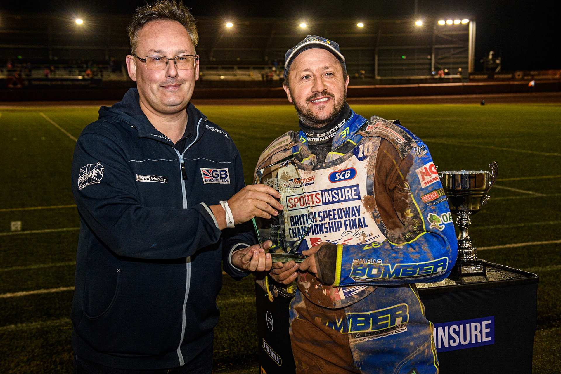 BSP Press Officer Dave Rowe presents Chris Harris with the Nigel Pearson award for the most exciting rider as voted for by the Fans during the Sports Insure British Speedway Final at the National Speedway Stadium, Manchester on Monday 14th August 2023. (Photo: Ian Charles | MI News)