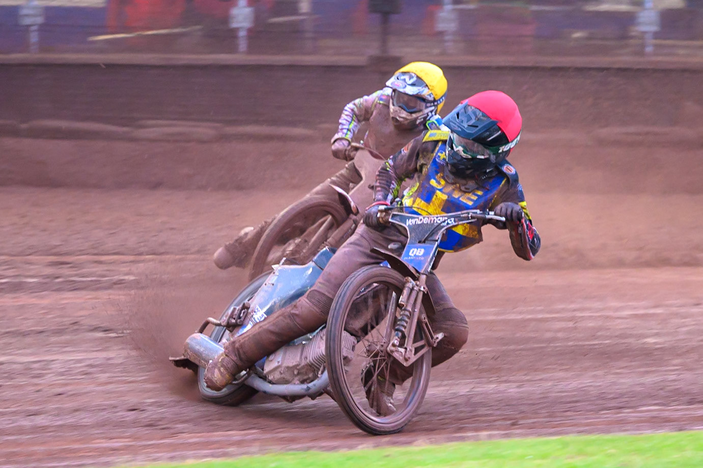 Casper Henriksson of Sweden in Red leading Chris Harris of Great Britain in Yellow during the Speedway GP Qualifying Round 3 at Allied Ashfield Stadium, Glasgow on Saturday 30th May 2026. (Photo: Ian Charles | MI News)