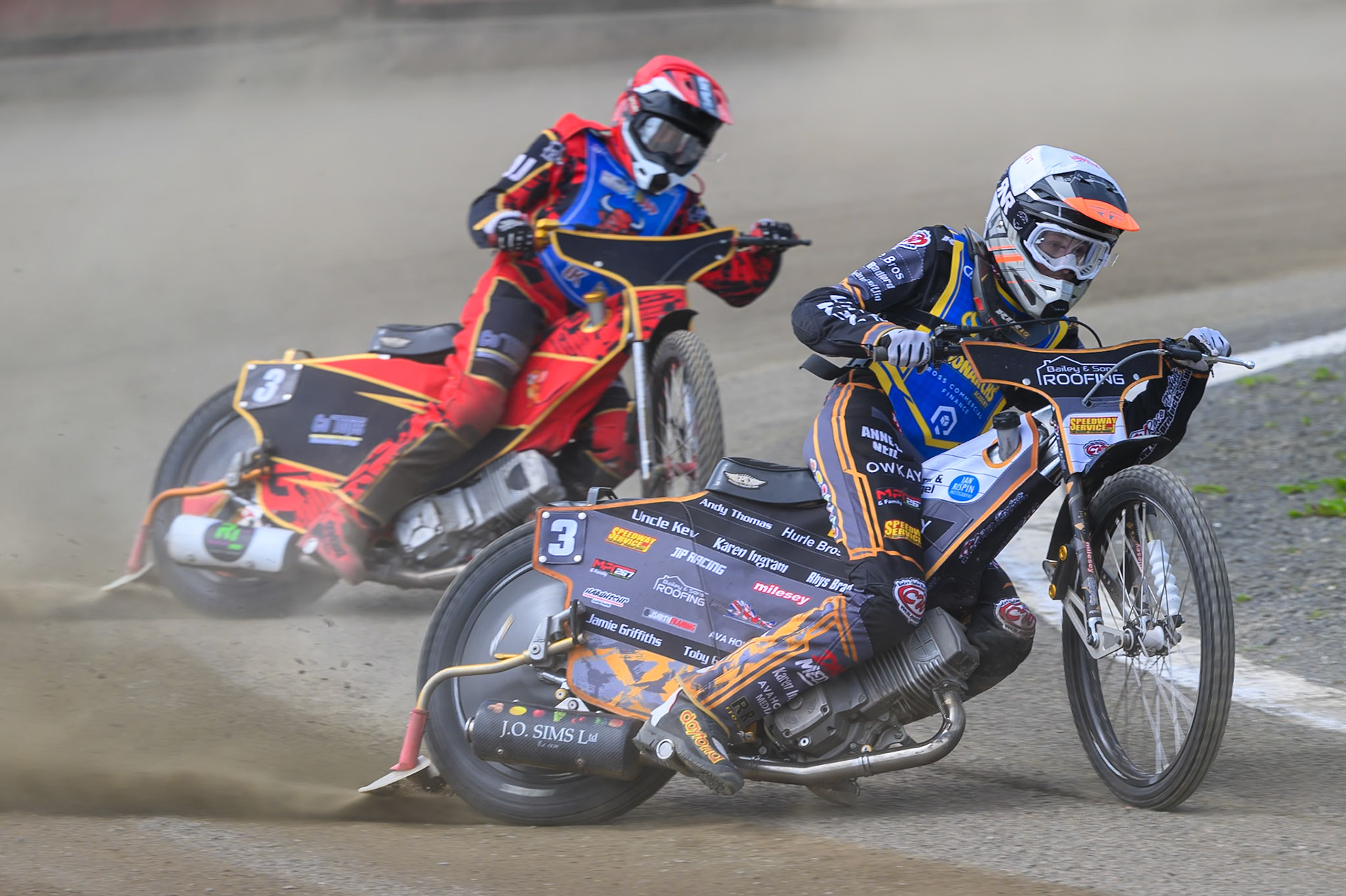 Ryan Ingram, Guest Rider for Edinburgh Monarchs Academy in White leading Luke Harris of Buxton Bulls in Red during the WSRA National Development League match between Buxton Bulls and Edinburgh Monarchs Academy at Hi-Edge Speedway, Buxton on Sunday 14th June 2026. (Photo: Ian Charles | MI News)