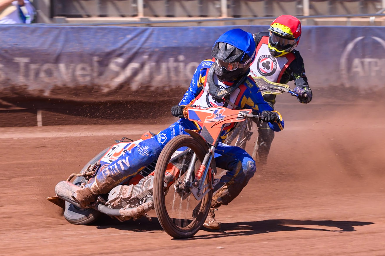 COLTS ACADEMY INDIVIDUAL EVENT FINAL: Jordy Loftus in Blue leading Ben Whalley  in Red during the JR Ashworth &amp; Sons Colts Academy Event at the National Speedway Stadium, Manchester on Sunday 19th July 2026. (Photo: Ian Charles | MI News)