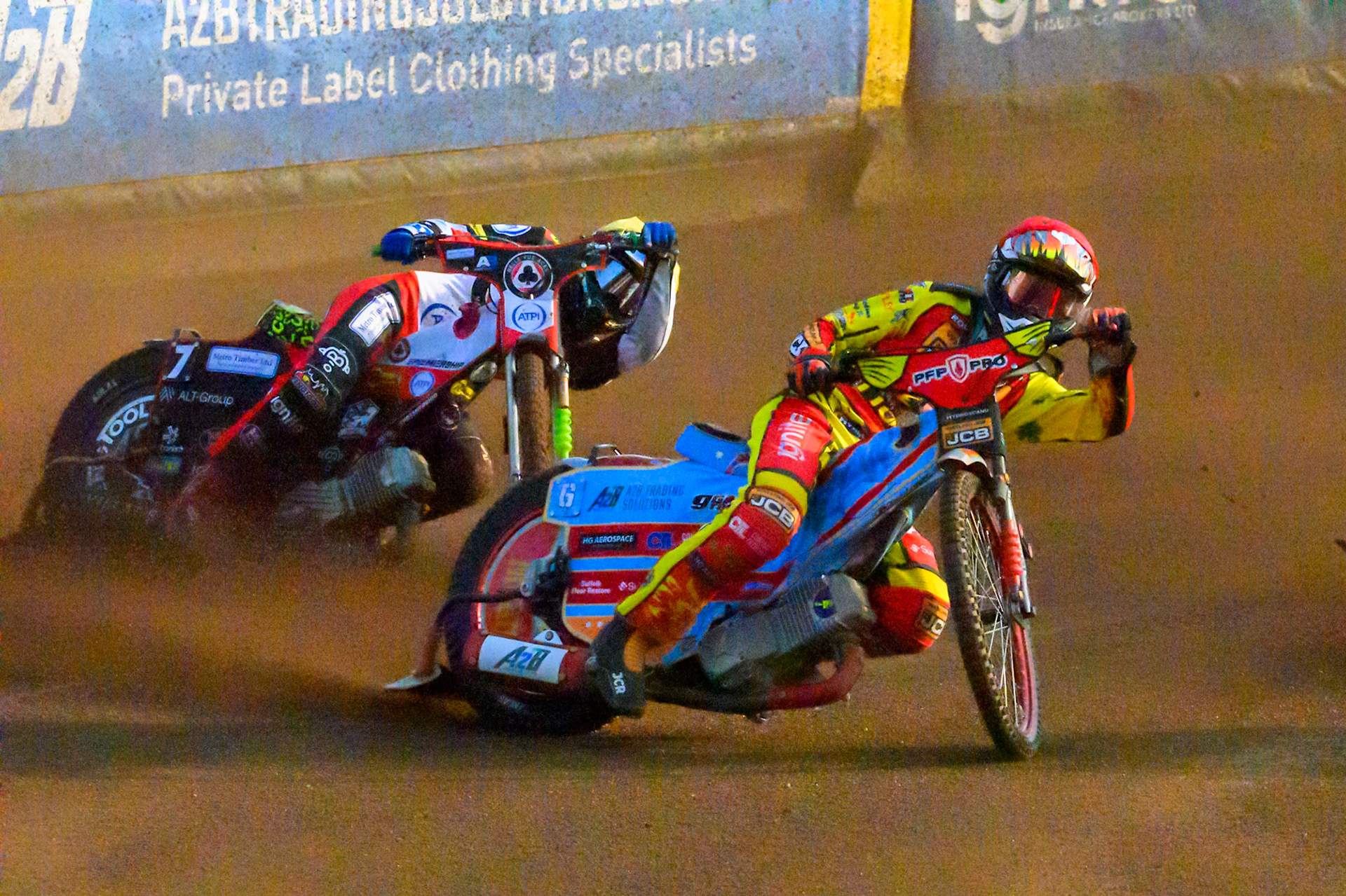 Drew Kemp of Leicester Lions  in Red leading Will Cairns of Belle Vue Aces in Yellow during the Rowe Motor Oil Premiership match between Leicester Lions and Belle Vue Aces at the Hydroscan Arena, Leicester on Thursday 23rd July 2026. (Photo: Ian Charles | MI News)