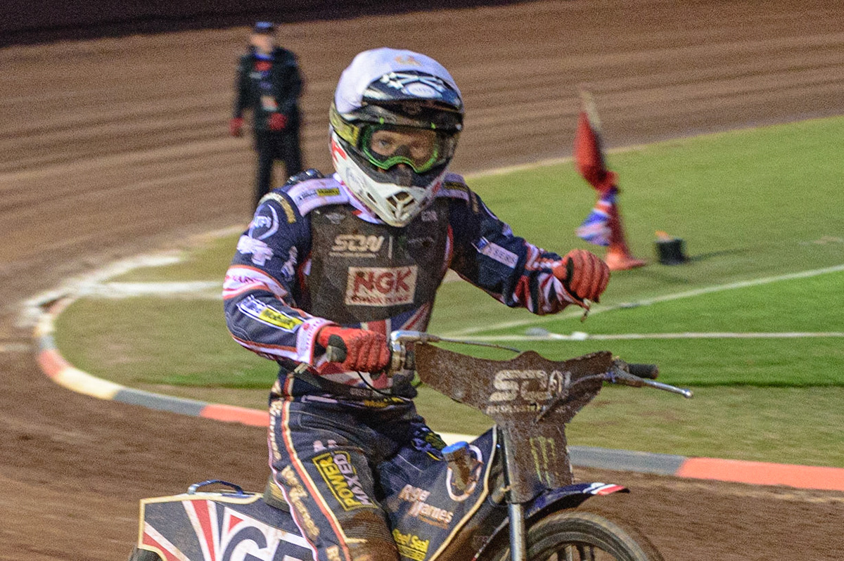 MANCHESTER, UK. OCT 17TH Dan Bewley of Great Britain celebrates during the Monster Energy FIM Speedway of Nations at the National Speedway Stadium, Manchester on Sunday  17th October 2021. (Credit: Ian Charles | MI News)