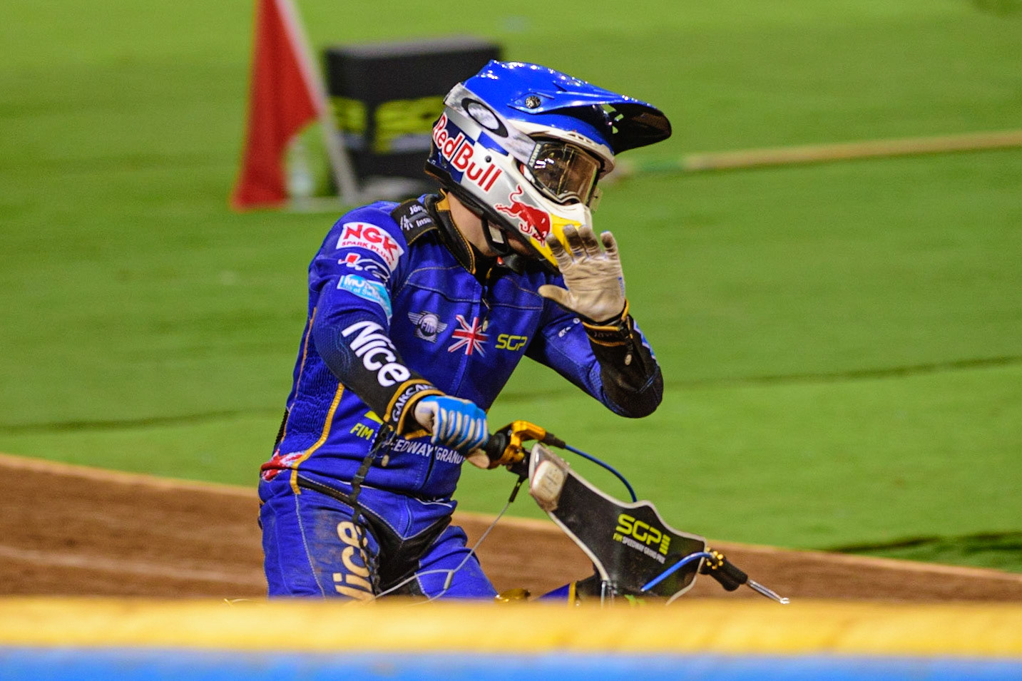 Robert Lambert (505) acknowledges the cheers from the fans during the FIM  Speedway Grand Prix of Great Britain at the Principality Stadium, Cardiff on Saturday 13th August 2022. (Credit: Ian Charles | MI News