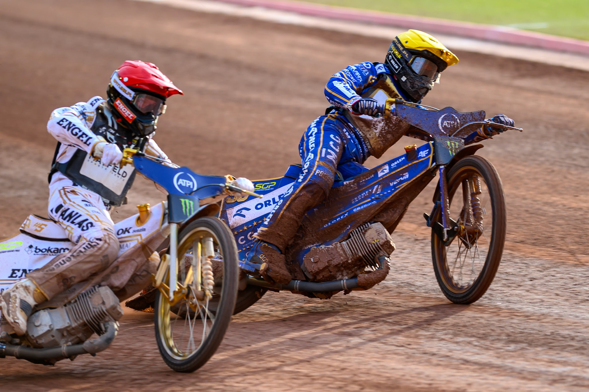 Bartosz Zmarzlik (95) of Poland in Yellow rides inside Anders Thomsen (105) of Denmark in Red during the ATPI  FIM Speedway GP of Manchester at the National Speedway Stadium, Manchester on Friday 5th June 2026. (Photo: Ian Charles | MI News)