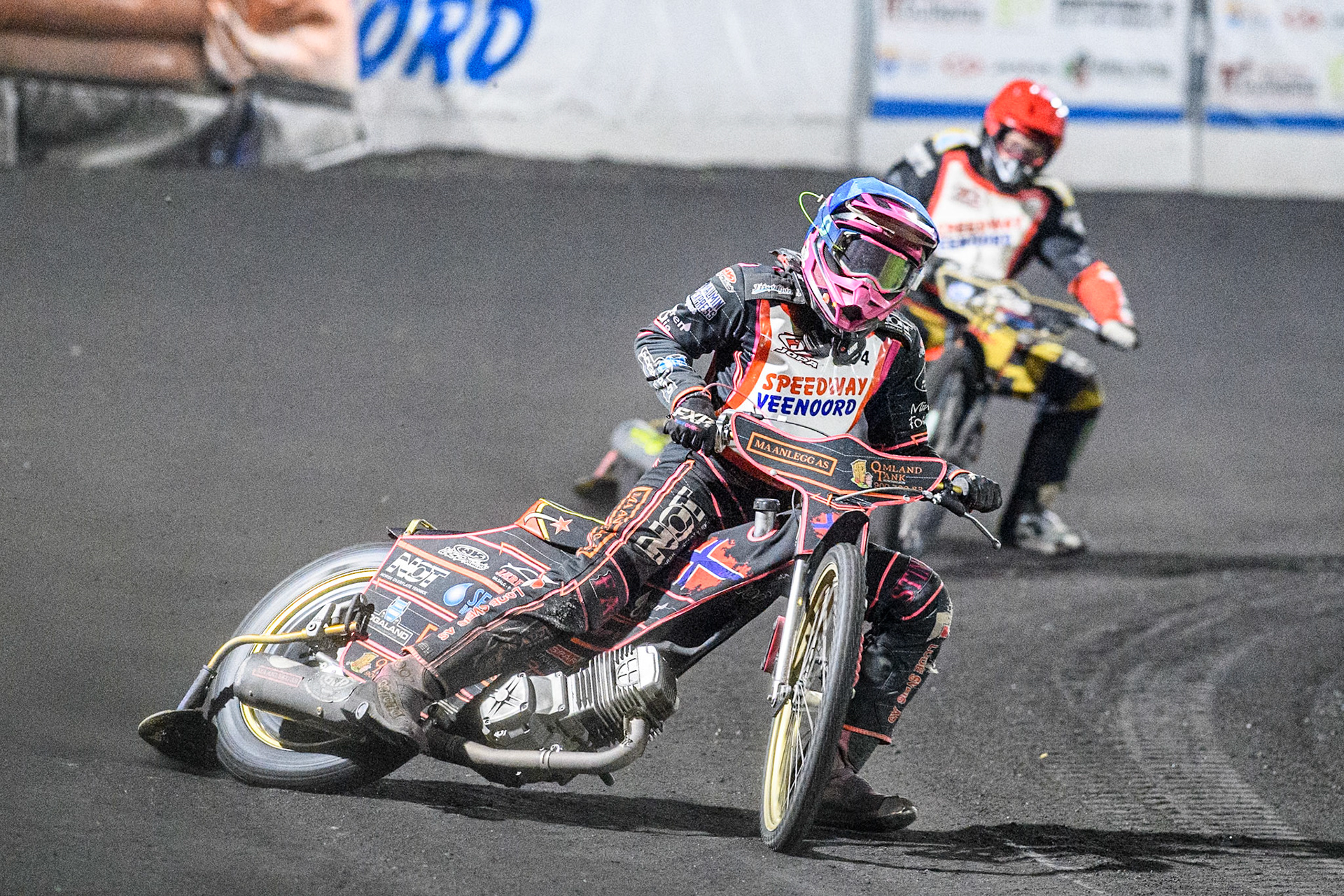 Glenn Moi of Norway in Red leading Ruben Guikema of The Netherlands in Red during the Golden JOPA Helmet at Sportpark Veenoord, Veenoord, Netherlands on Saturday 21st September 2024. (Photo: Ian Charles | MI News)