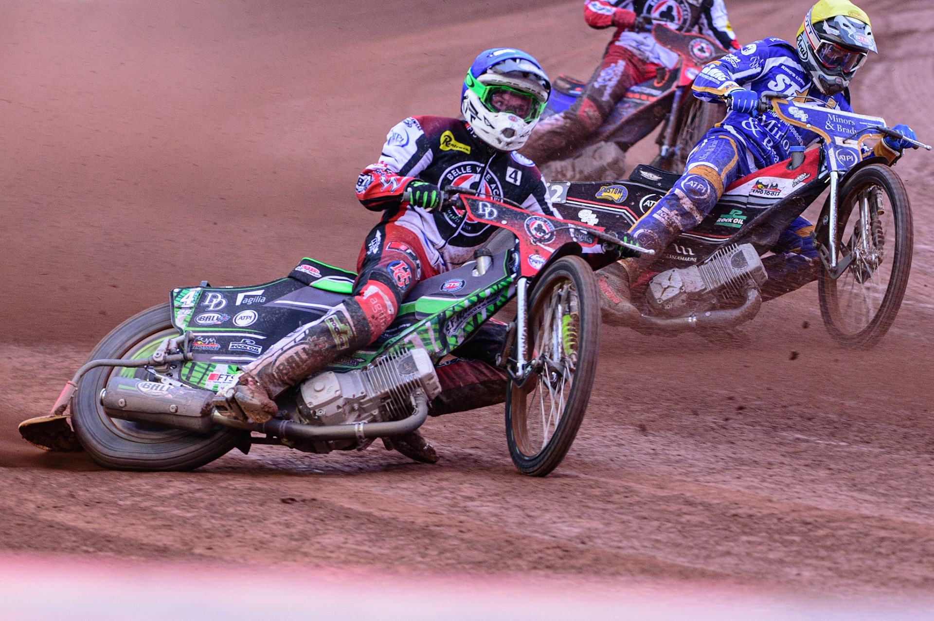 MANCHESTER UK Charles Wright  (Blue) outside Richie Worrall  (Yellow)  during the SGB Premiership match between Belle Vue Aces and King's Lynn Stars at the National Speedway Stadium, Manchester on Monday 11th July 2022. (Credit: Ian Charles | MI News)