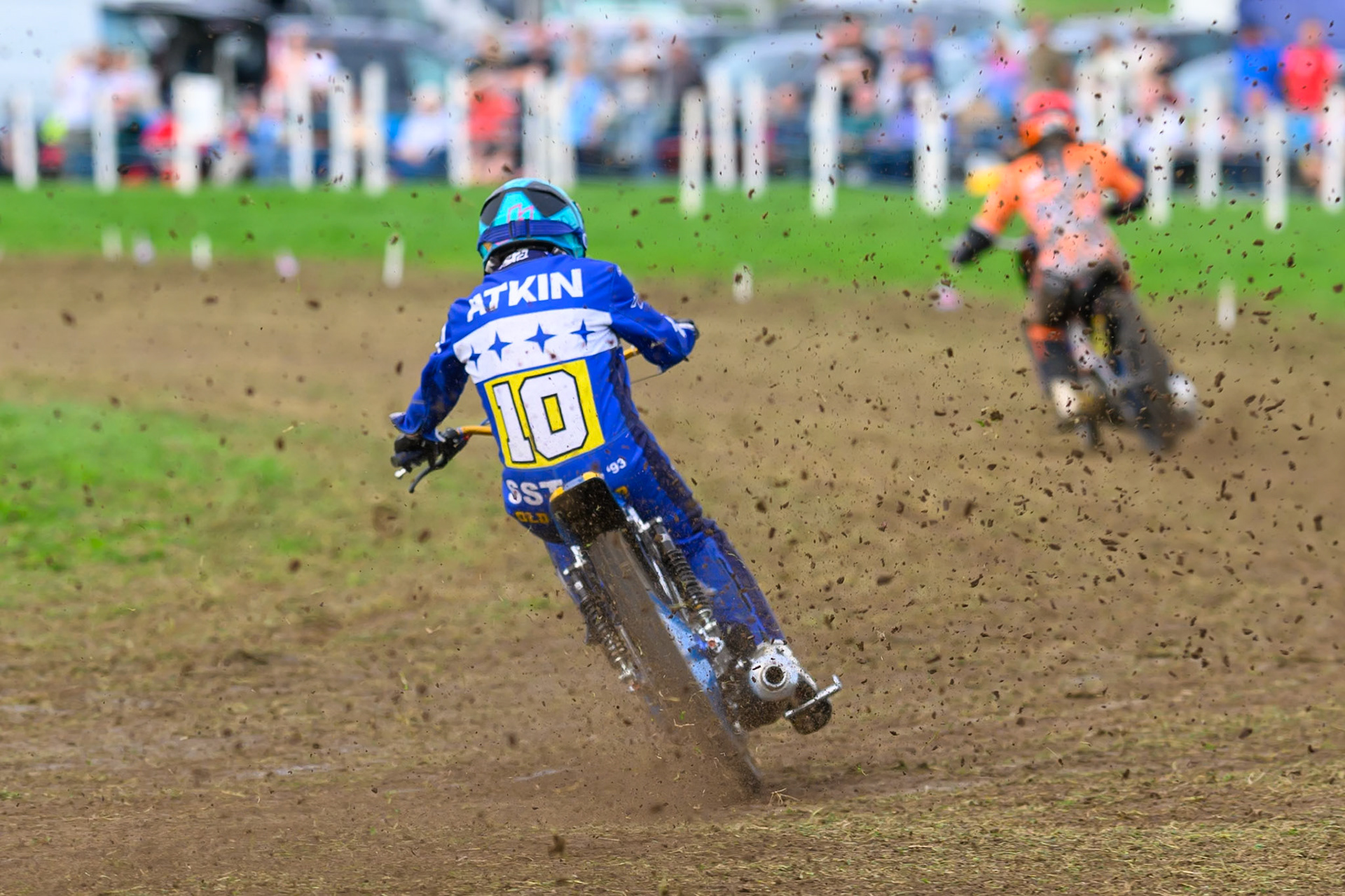 British Masters (Solos): Tony Atkin (10) chases Mickie Simpson (87) during the British Masters Grasstrack Championship at Lower Marsh Farm, Much Hoole, Preston in Lancashire, England on Sunday 13th September 2026. (Photo: Ian Charles | MI News)