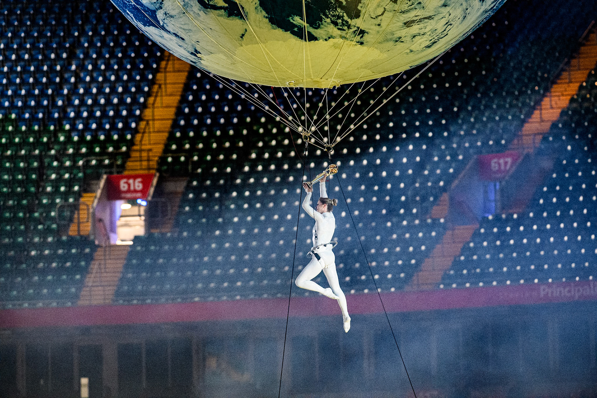 The World Championship Trophy is brought on to the centre of the track by the balloonist during the FIM Speedway Grand Prix of Great Britain at The Principality Stadium, Cardiff on Saturday 17th August 2024. (Photo: Ian Charles | MI News)