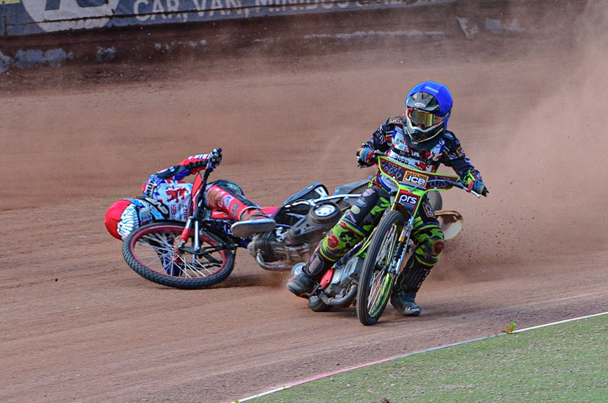 MANCHESTER, UK. JUN 3RD Charlie Wood (33) (Red) crashes behind William Cairns (145)  (Blue) during the British Youth Speedway Championship (Round 4)  at the National Speedway Stadium, Manchester on Friday 3rd June 2022. (Credit: Ian Charles | MI News)
