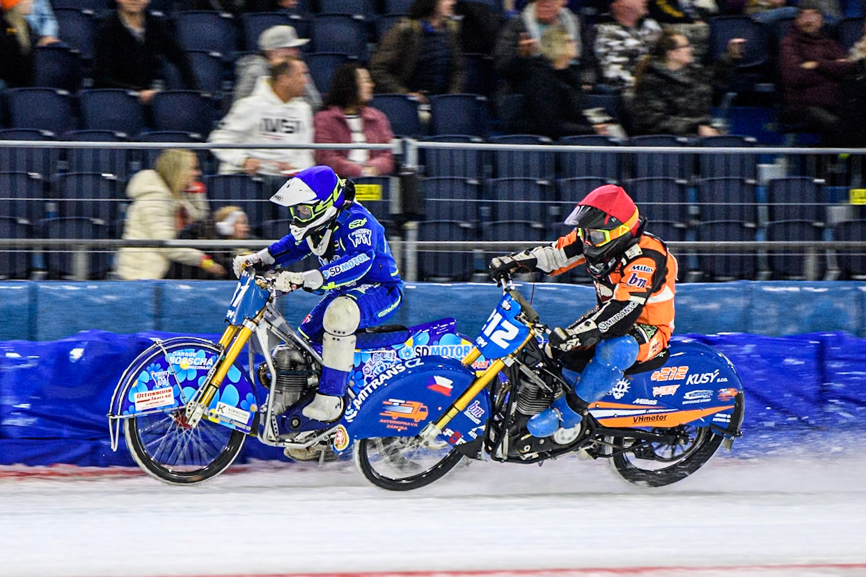Lukas Hutla (212) of the Czech Republic in Red rides inside Jimmy Olsén (81) of Sweden in Blue during the FIM Ice Speedway Gladiators World Championship, Final 4 at the Ice Stadium, Thialf, Heerenveen on Sunday 6th April 2025. (Photo: Ian Charles | MI News)
