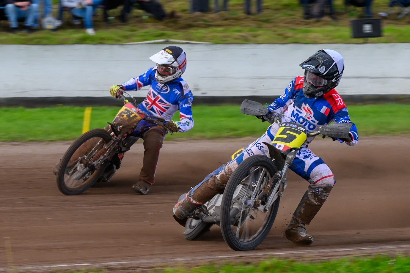Tino Bouin (5) of France in White leading Jake Mulford (24) of Great Britain in Black &amp; White  during the FIM Long Track of Nations 2026 at the Speed Centre Roden in the Netherlands on Sunday 20th September 2026. (Photo: Ian Charles | MI News)