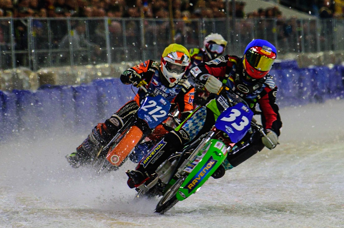 HEERENVEEN, NL.  Johann Weber (33)  leads Lukas Hutla (212) (Yellow) and Jasper Iwema (800) during the FIM Ice Speedway Gladiators World Championship Final 4 at Ice Rink Thialf, Heerenveen on Sunday  3 April 2022. (Credit: Ian Charles | MI News)