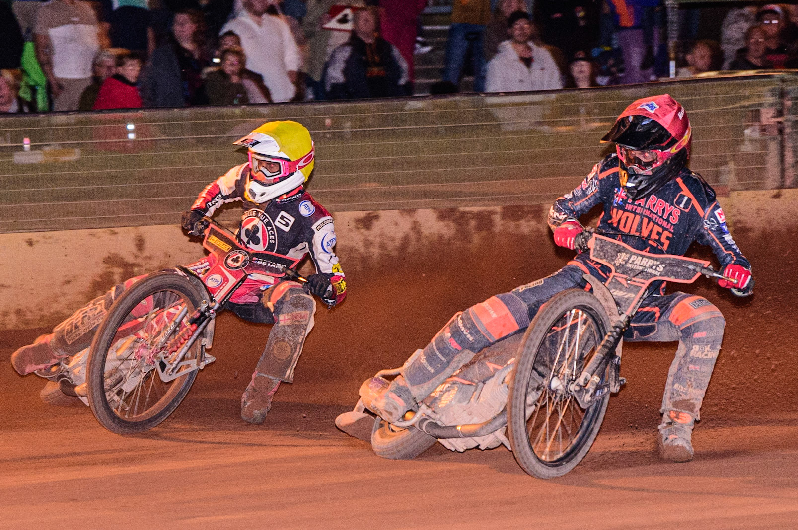 Sam Masters  (Red) leads Max Fricke (Yellow) during the SGB Premiership match between Wolverhampton Wolves and Belle Vue Aces at Monmore Green Stadium, Wolverhampton on Monday 29th August 2022. (Credit: Ian Charles | MI News)