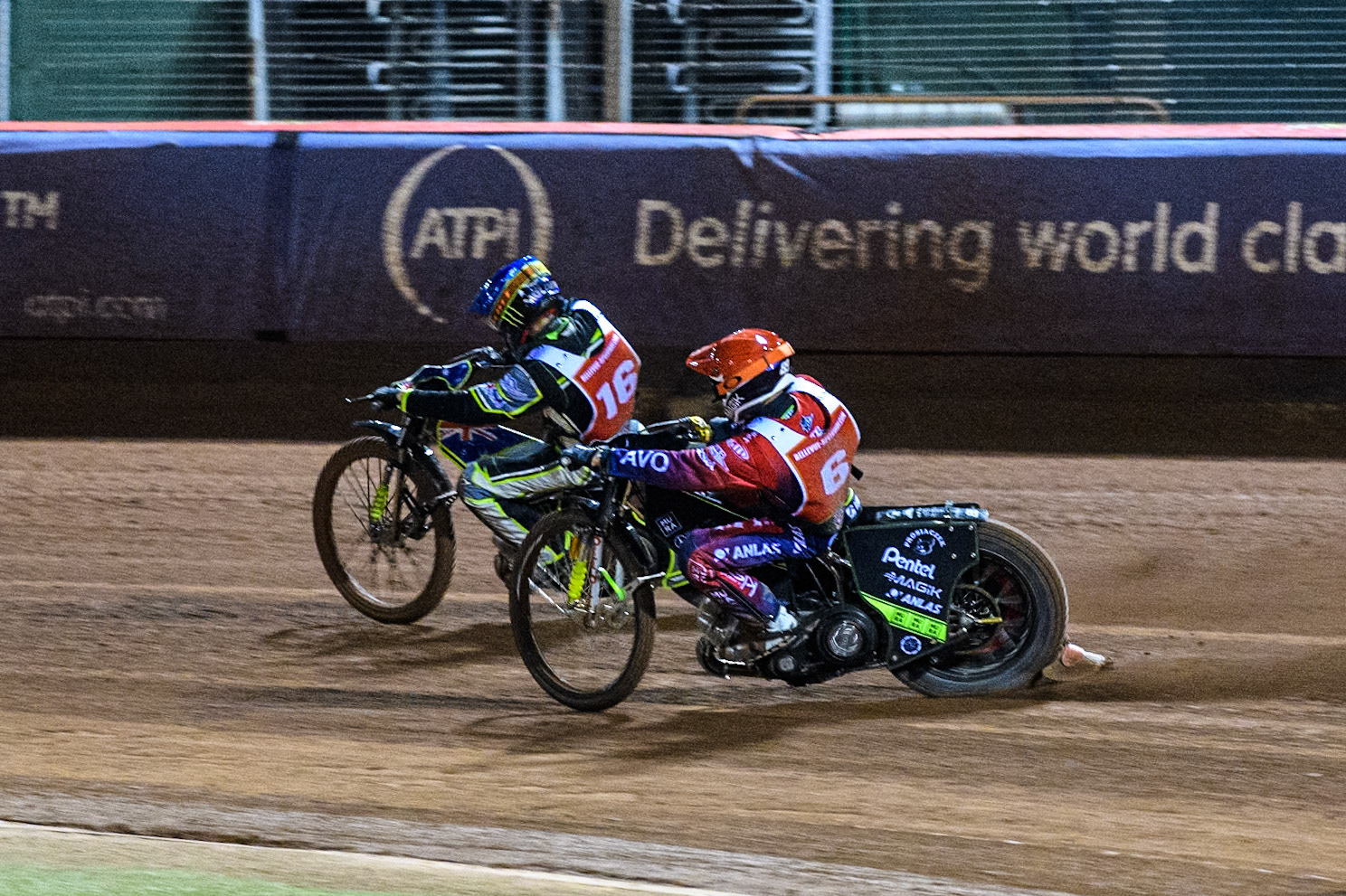 Emil Sayfutdinov in Red chases Chris Holder in Blue during the Peter Craven Memorial Trophy at the National Speedway Stadium, Manchester on Monday 17th March 2025. (Photo: Ian Charles | MI News)