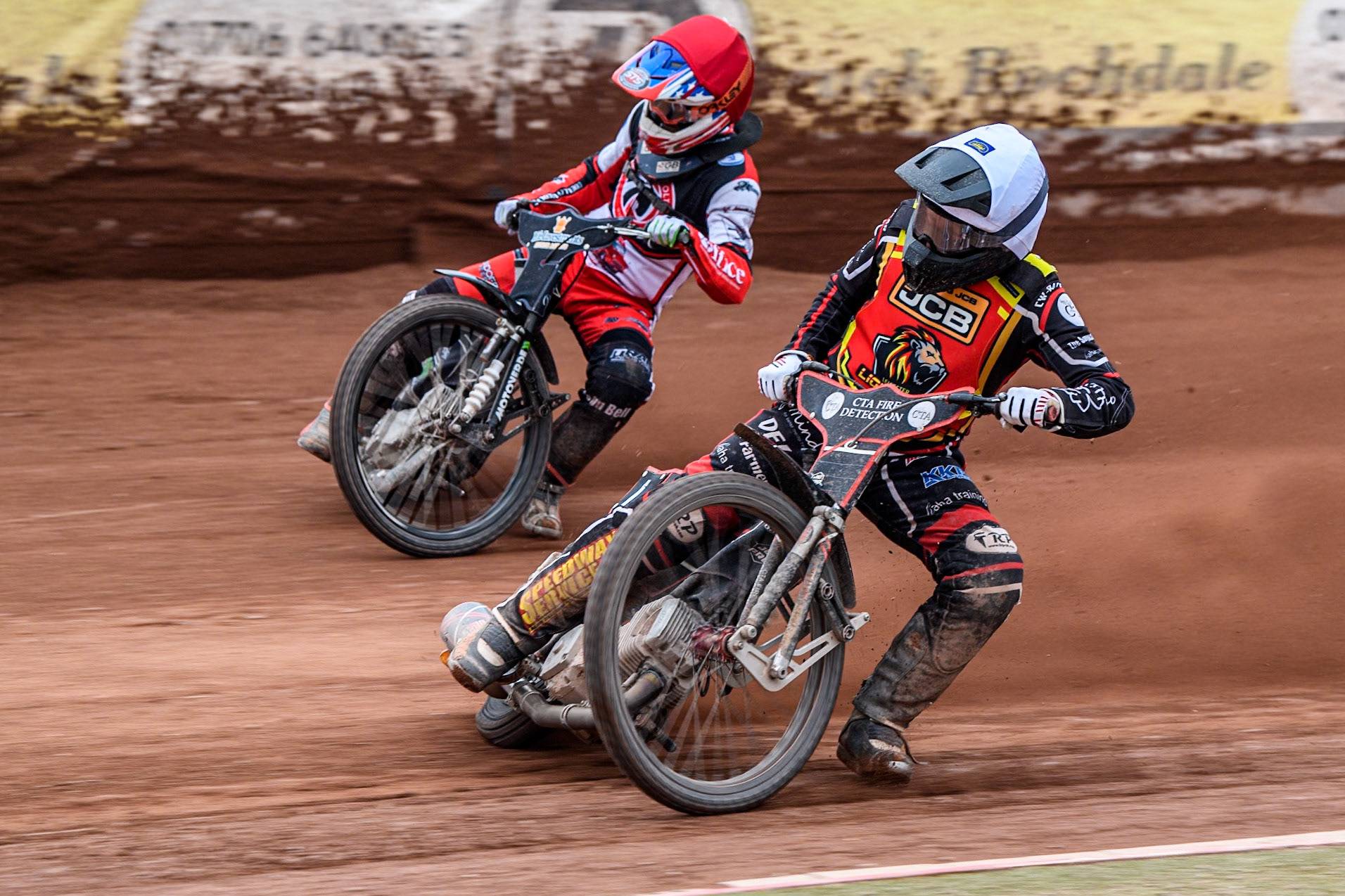Leicester Lion Cubs' Guest Rider Ben Morley in White rides inside Belle Vue Colts' Freddy Hodder in Red during the WSRA National Development League match between Belle Vue Colts and Leicester Lion Cubs at the National Speedway Stadium, Manchester on Friday 18th April 2025. (Photo: Ian Charles | MI News)