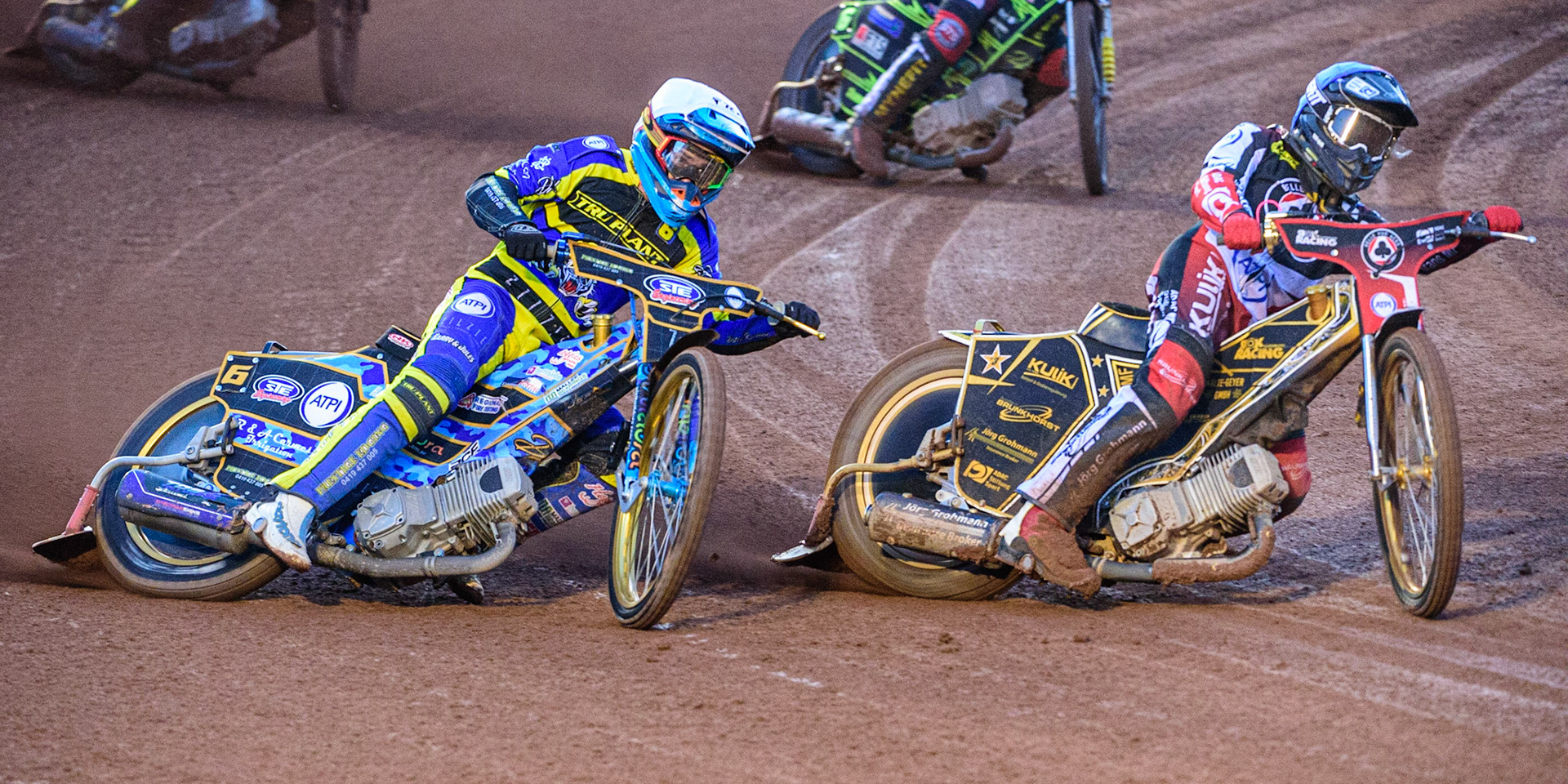 Norick Blodorn (Blue)  passes Justin Sedgmen (White) on the inside during the SGB Premiership match between Belle Vue Aces and Sheffield Tigers at the National Speedway Stadium, Manchester on Monday 5th September 2022. (Credit: Ian Charles | MI News)