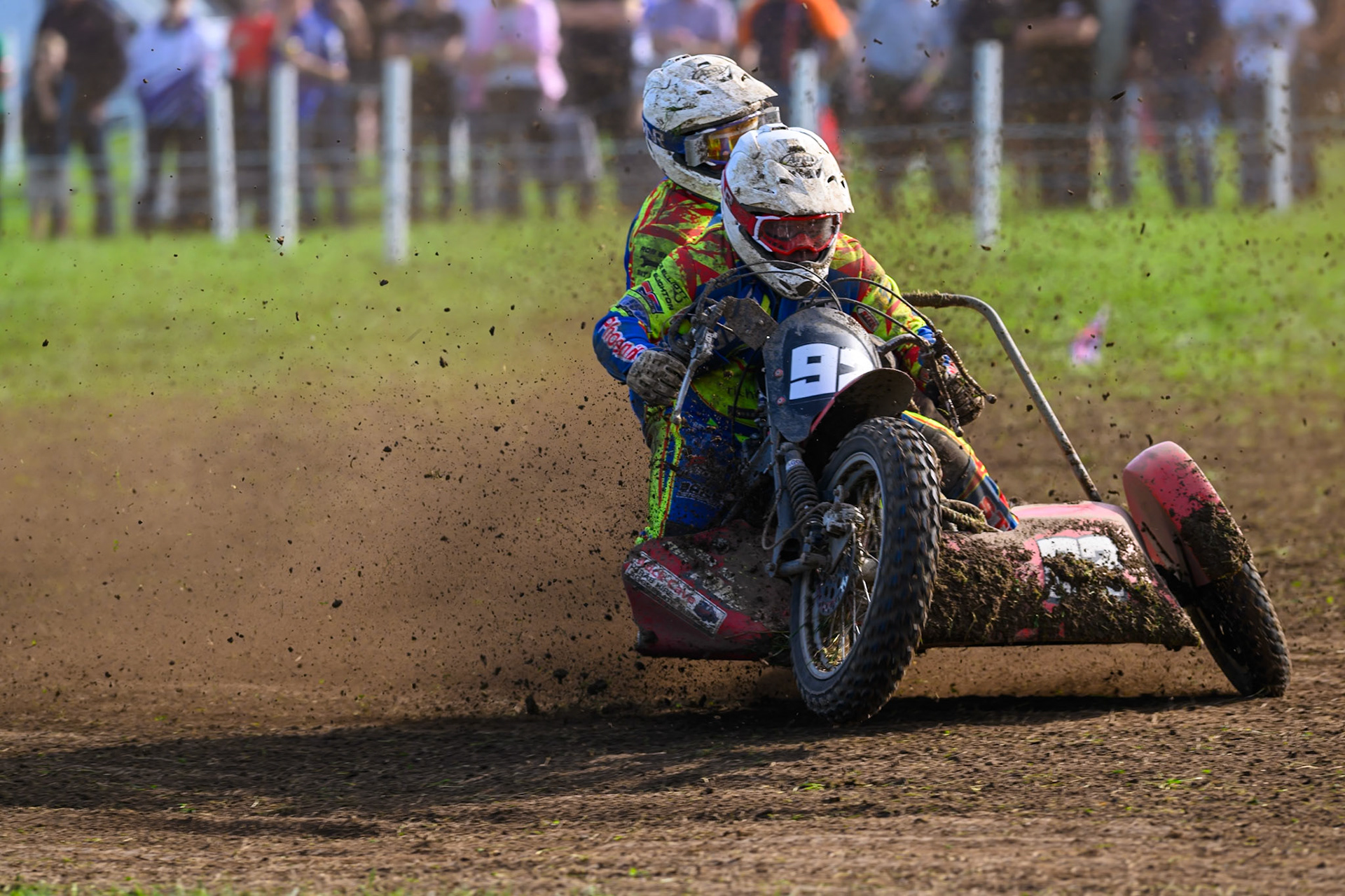 British Masters 1000cc Sidecars: Terry Saunters/Liam Brown (24) lock up and try to correct it during the British Masters Grasstrack Championship at Lower Marsh Farm, Much Hoole, Preston in Lancashire, England on Sunday 13th September 2026. (Photo: Ian Charles | MI News)
