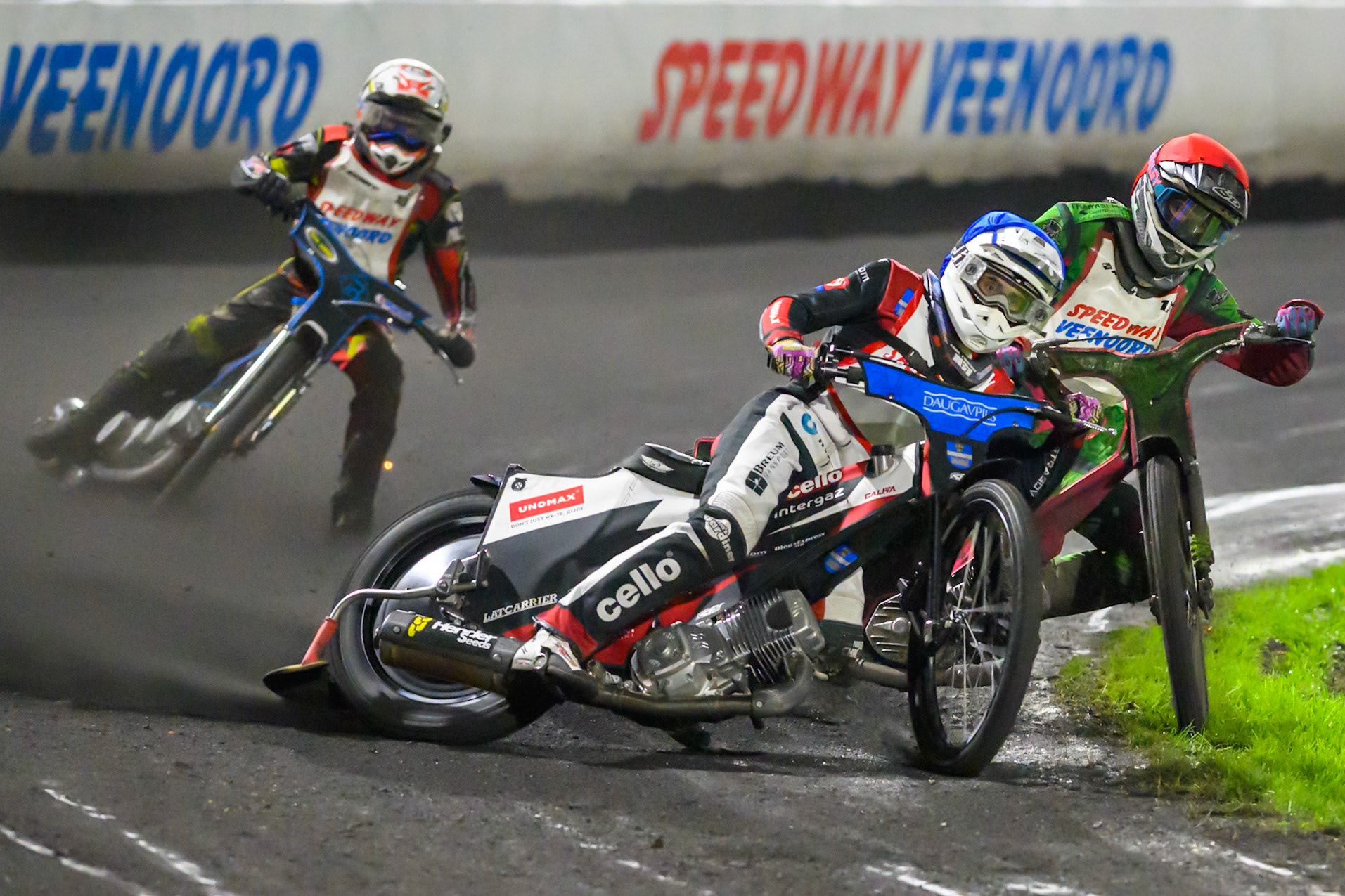 Cristian Zubillaga of Argentina in Blue leading Zoltan Lovas of Hungary in Red  and Niek Meijerink of The Netherlands in White during the Gouden KENNY Helm at Speedway Veenoord, Veenoord in the Netherlands on Saturday 19th September 2026. (Photo: Ian Charles | MI News)