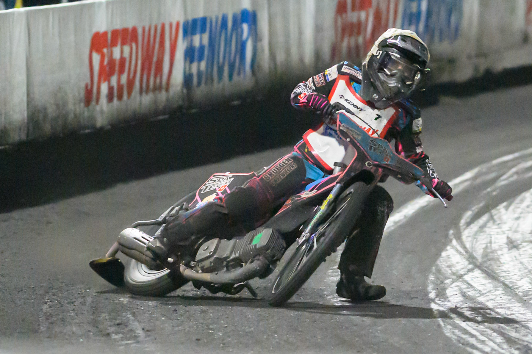 Nynke Sijbesma of The Netherlands in action during the Gouden KENNY Helm at Speedway Veenoord, Veenoord in the Netherlands on Saturday 19th September 2026. (Photo: Ian Charles | MI News)