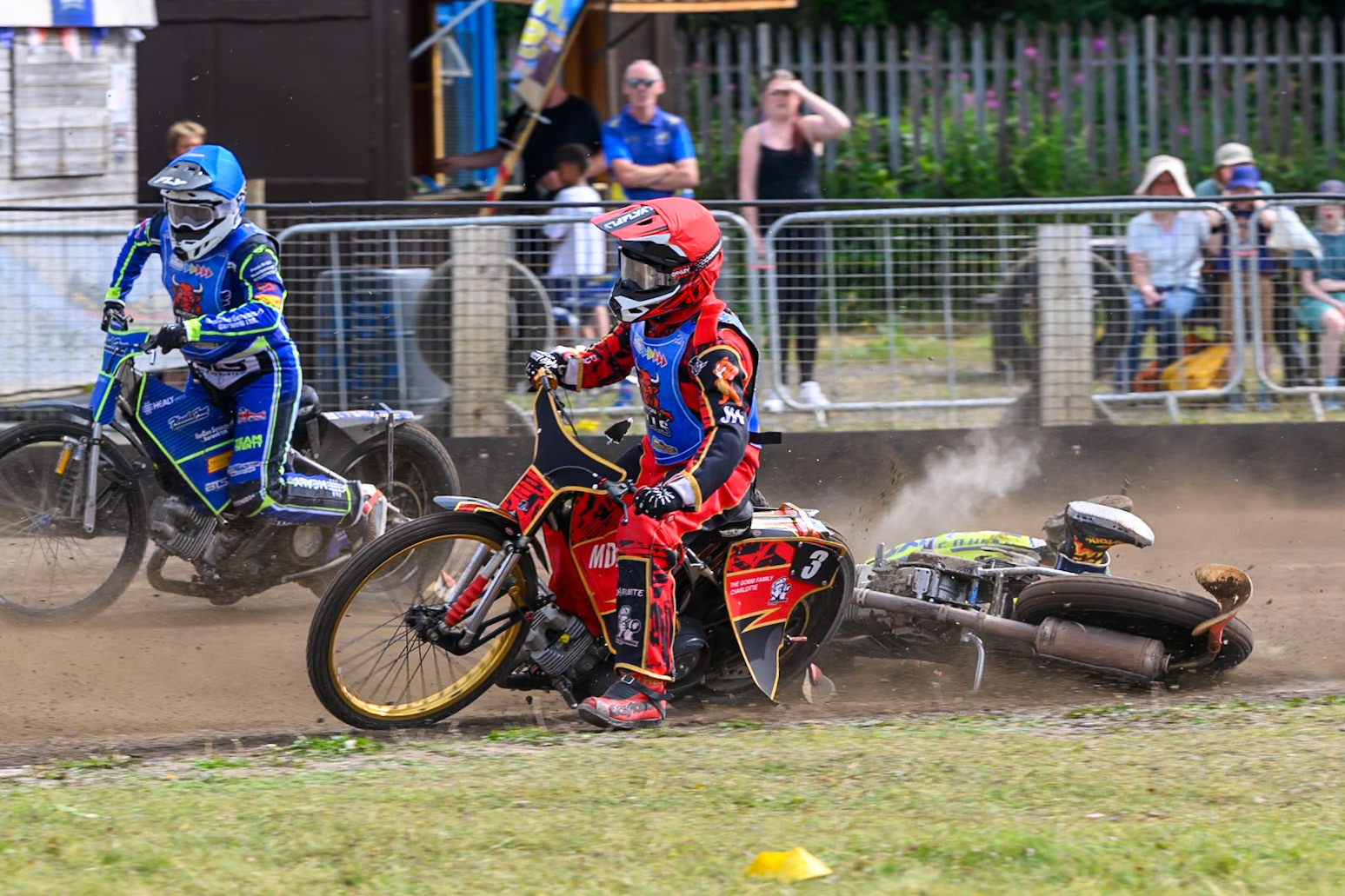 In the re-run of Heat 5, Darryl Ritchings of Oxford Chargers  falls behind Luke Harris of Buxton Bulls in Red  during the WSRA National Development League match between Buxton Bulls and Oxford Chargers at Hi-Edge Speedway, Buxton on Sunday 2nd August 2026. (Photo: Ian Charles | MI News)