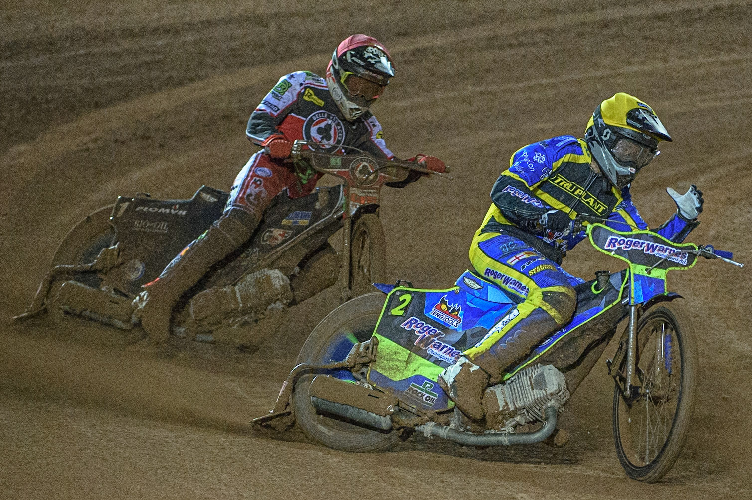 MANCHESTER, UK. OCT 7TH  Troy Batchelor  (Yellow) pulls off a tear off from his goggles ahead of Dan Bewley  (Red) during the SGB Premiership Play off Semi-Final Second Leg between Belle Vue Aces and Sheffield Tigers at the National Speedway Stadium, Manchester on Thursday 7th October 2021. (Credit: Ian Charles | MI News)