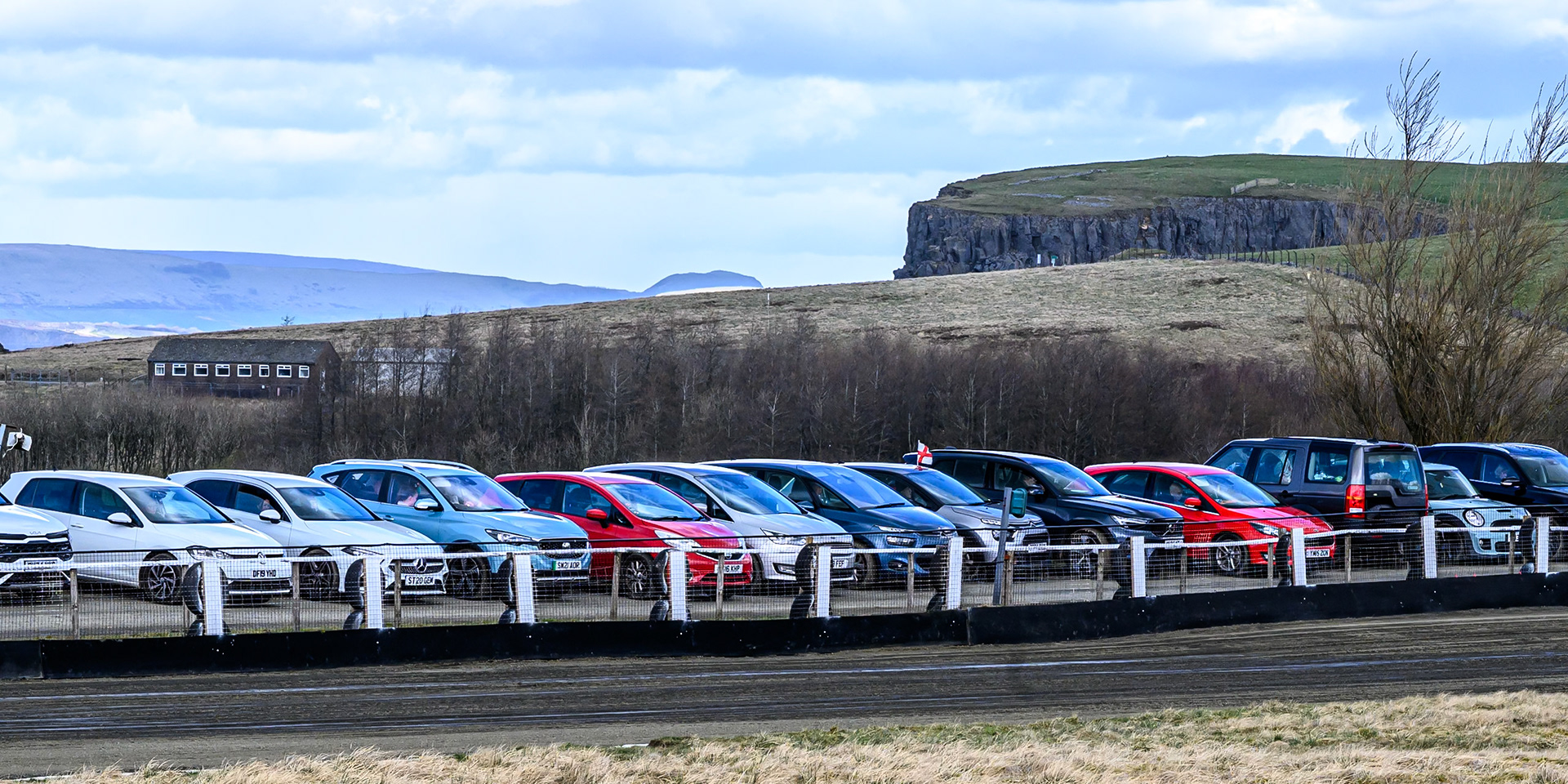 Fans in cars along the back straight during the Regina Chains Fours at Buxton Speedway, Buxton on Sunday 5th April 2026. (Photo: Ian Charles | MI News)