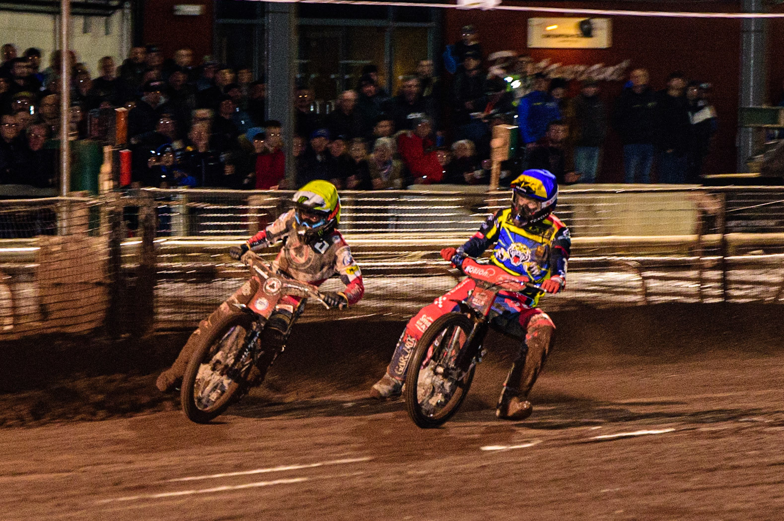 Dan Bewley  (Yellow) tries to pass Tobiasz Musielak  (Blue) on the finish line during the Sheffield Tigers vs Belle Vue Aces meeting in the SGP Premiership at Owlerton Stadium, Sheffield on Thursday 23rd March 2023. (Photo: Ian Charles | MI News)