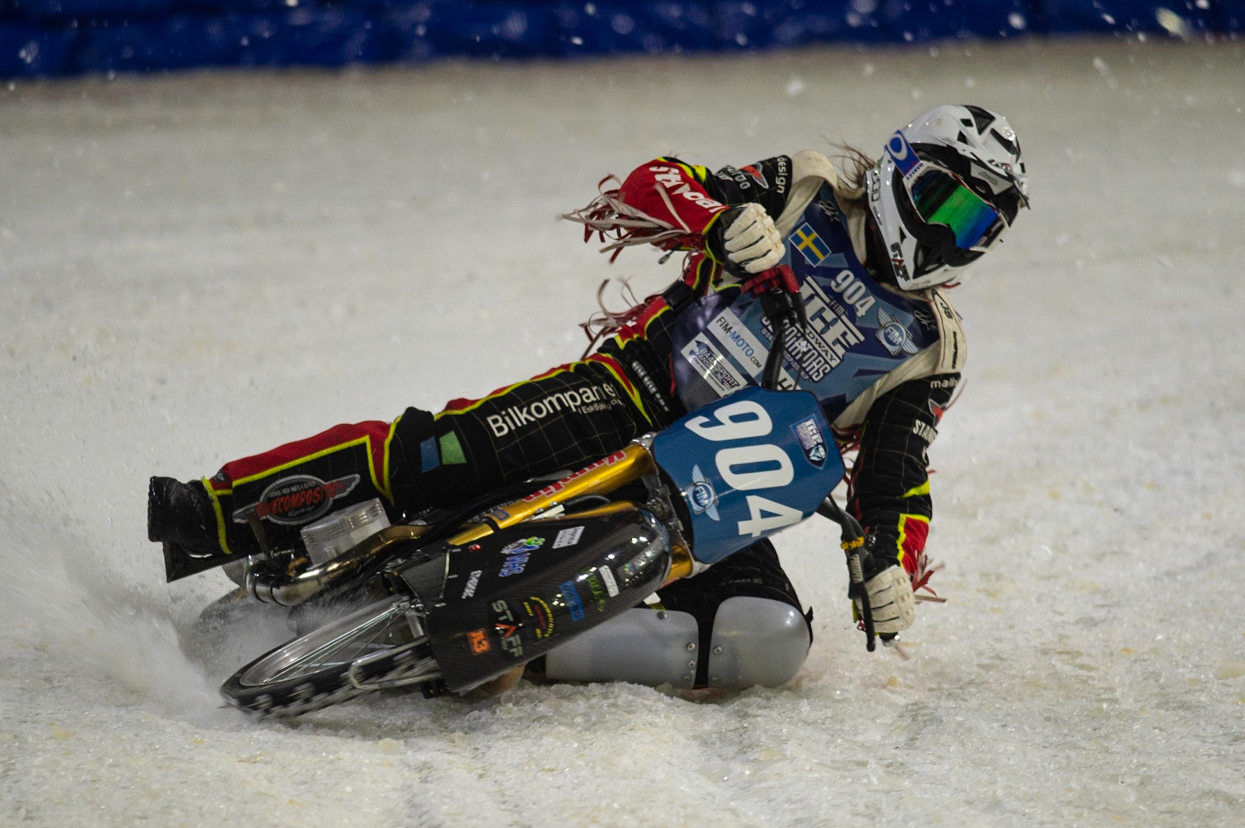 HEERENVEEN, NL. Joakim Söderström (904) in action during the FIM Ice Speedway Gladiators World Championship Final 3 at Ice Rink Thialf, Heerenveen on Saturday  2 April 2022. (Credit: Ian Charles | MI News)