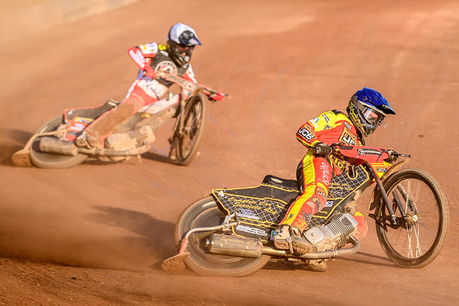 Leicester Lions' Kyle Howarth in Blue leading Belle Vue Aces' Zach Cook in White during the Rowe Motor Oil Premiership match between Leicester Lions and Belle Vue Aces at the Hydroscand Arena, Leicester on Thursday 19th June 2025. (Photo: Ian Charles | MI News)