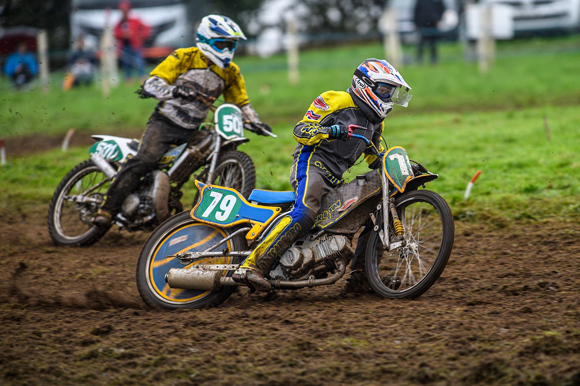 Rick Scarboro (79) leading David Knowles (501) in the 250cc Support Class during the ACU British Upright Championships at Woodhouse Lance, Gawsworth, Cheshire on Sunday 8th September 2024. (Photo: Ian Charles | MI News)