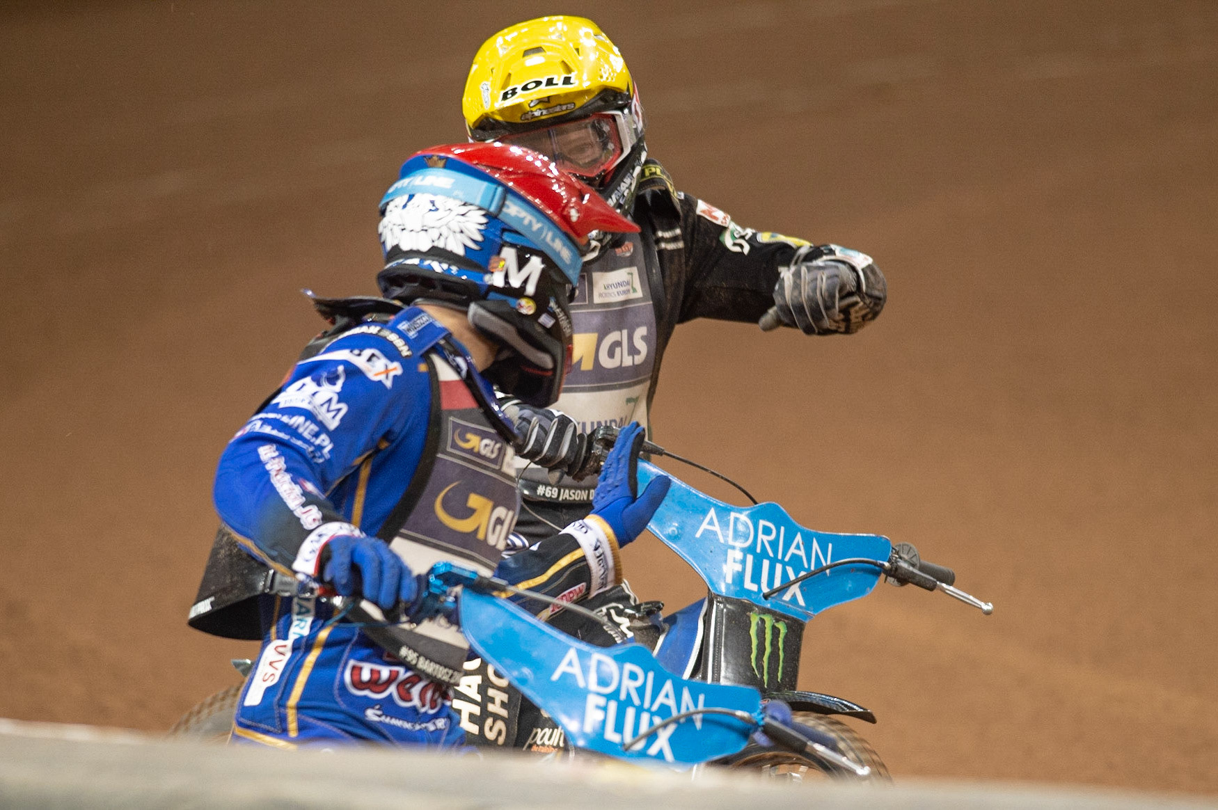 CARDIFF,WALES  Bartoz Zmarzlik (Red) shakes hands with Jason Doyle (Yellow) after semi final 2 as both go into the Grand Finalduring the ADRIAN FLUX BRITISH FIM SPEEDWAY GRAND PRIX at the Principality Stadium, Cardiff on Saturday 21st September 2019. (Credit: Ian Charles | MI News)