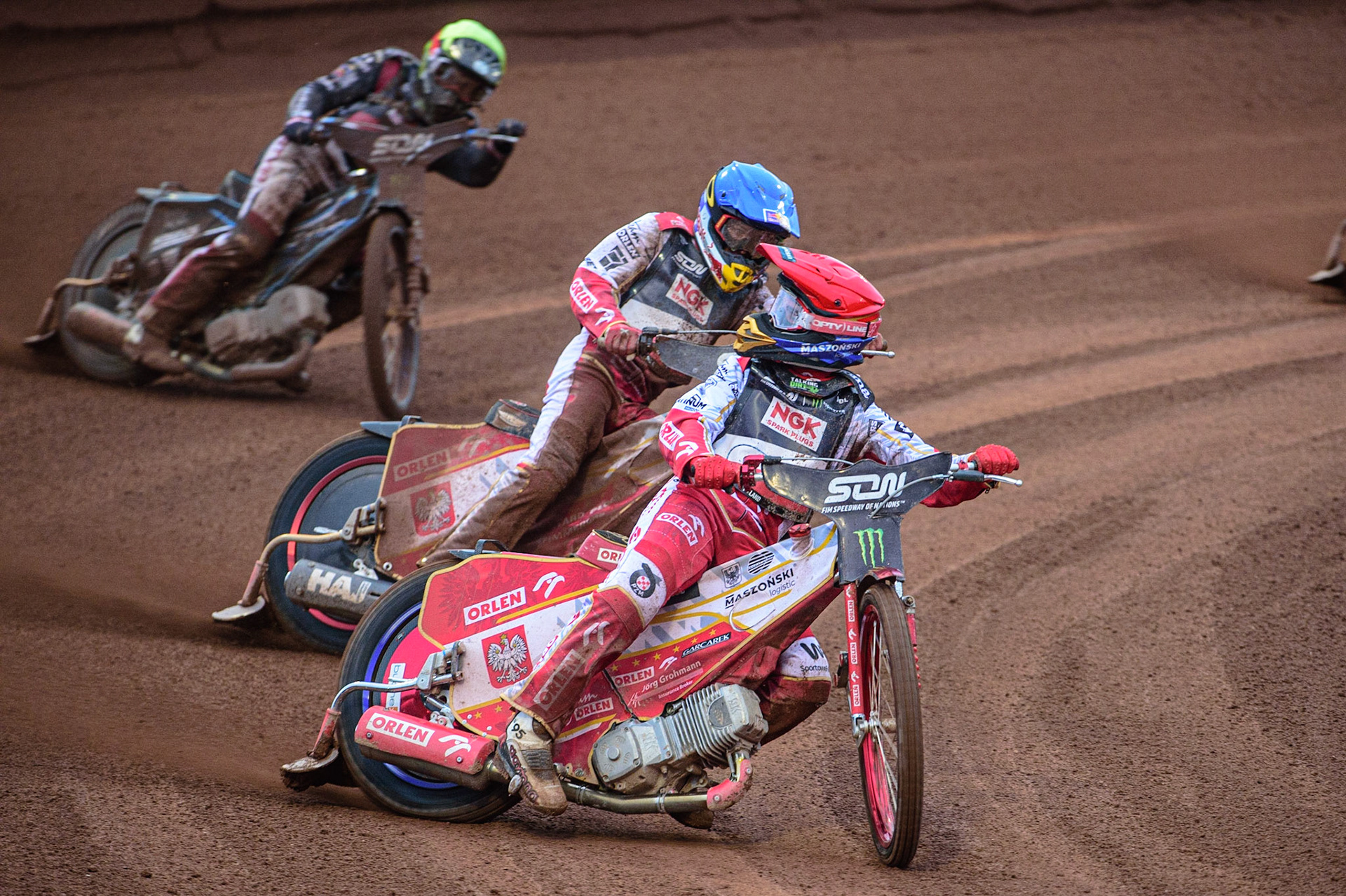 MANCHESTER, UK. OCT 17TH Bartosz Zmarzlik of Poland (Red) looks for team mate Maciej Janowski (Blue) with Francis Gusts of Latvia (Yellow) behind during the Monster Energy FIM Speedway of Nations at the National Speedway Stadium, Manchester on Sunday  17th October 2021. (Credit: Ian Charles | MI News)
