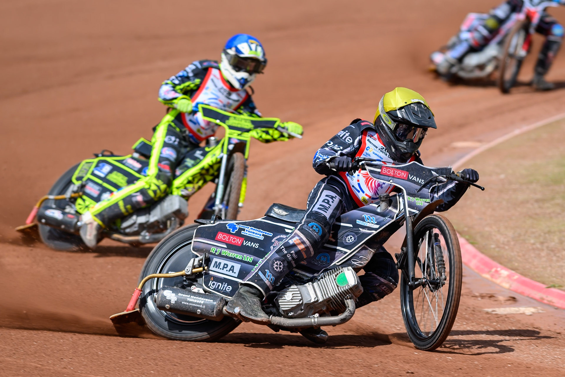 BRITISH YOUTH CHAMPIONSHIP (250cc): Seth Norman (6) in Yellow leading Oli Bovingdon (15) in Blue during the British Youth Speedway Championship at the National Speedway Stadium, Manchester on Sunday 10th May 2026. (Photo: Ian Charles | MI News)